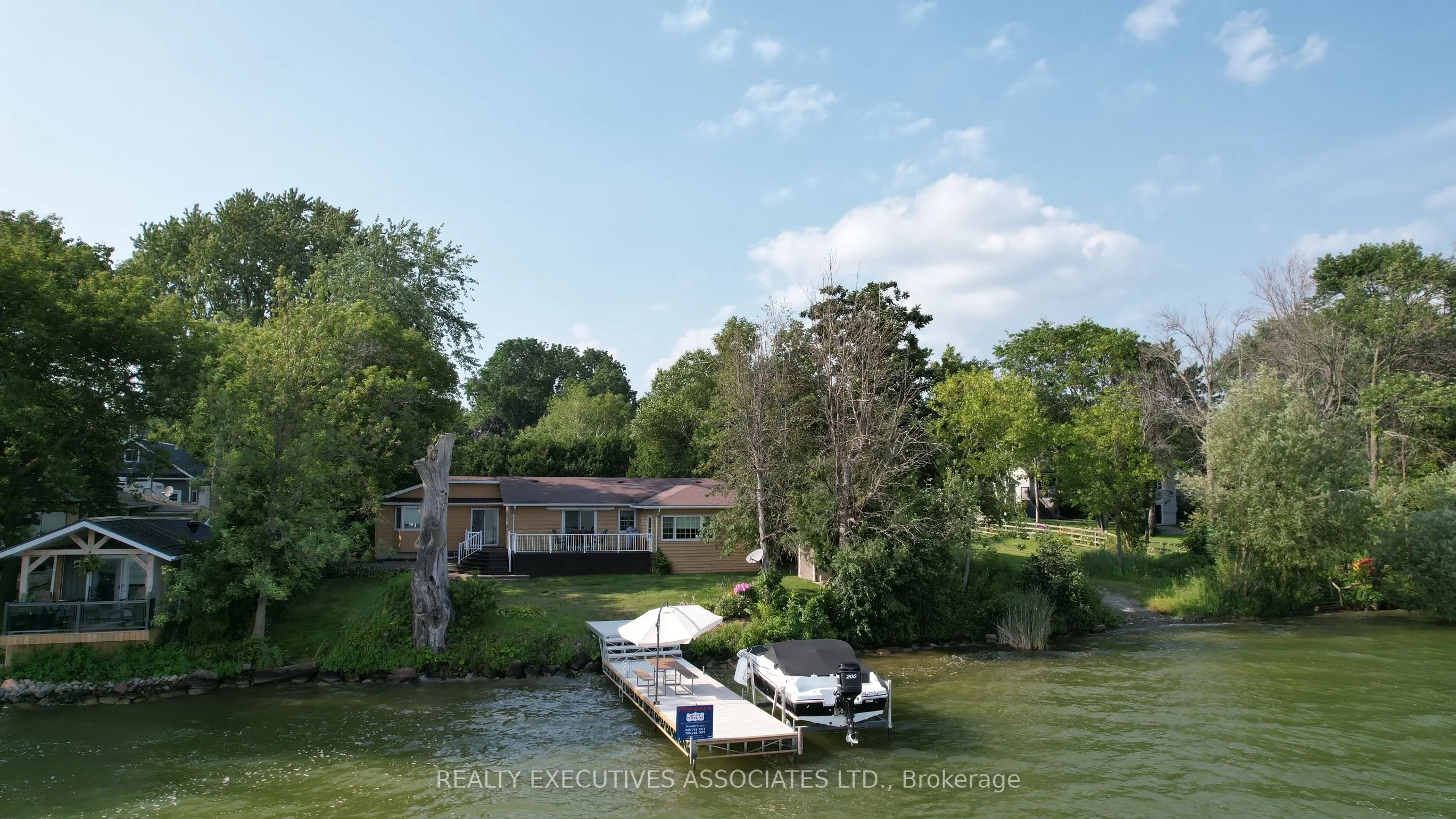 22 Lakeview Boulevard