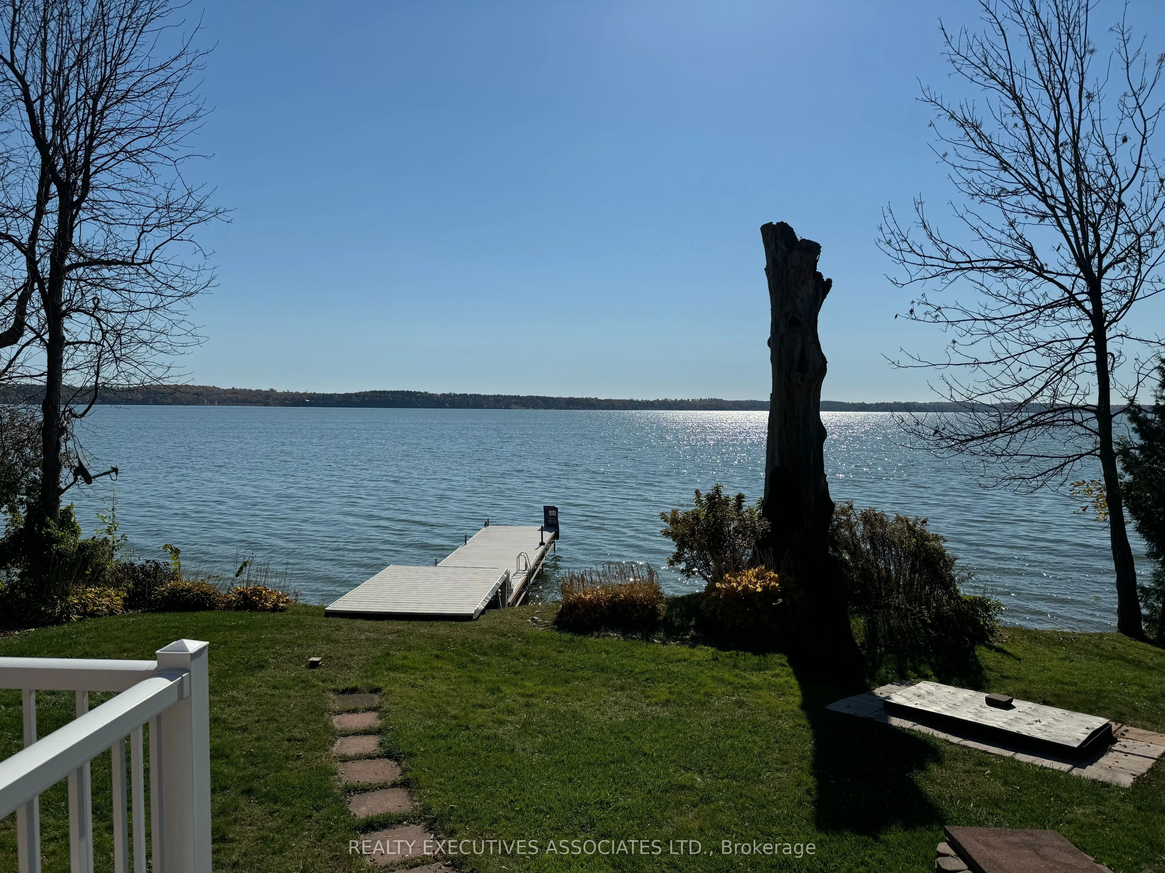 22 Lakeview Boulevard
