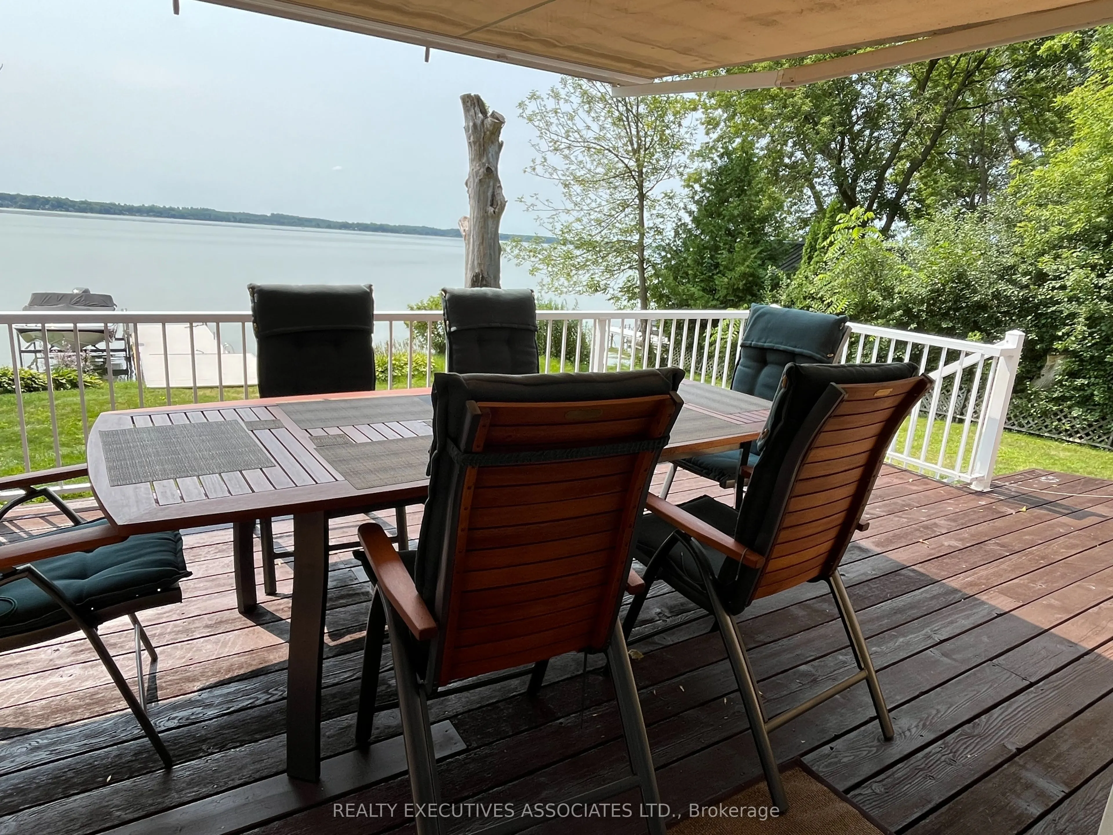 22 Lakeview Boulevard