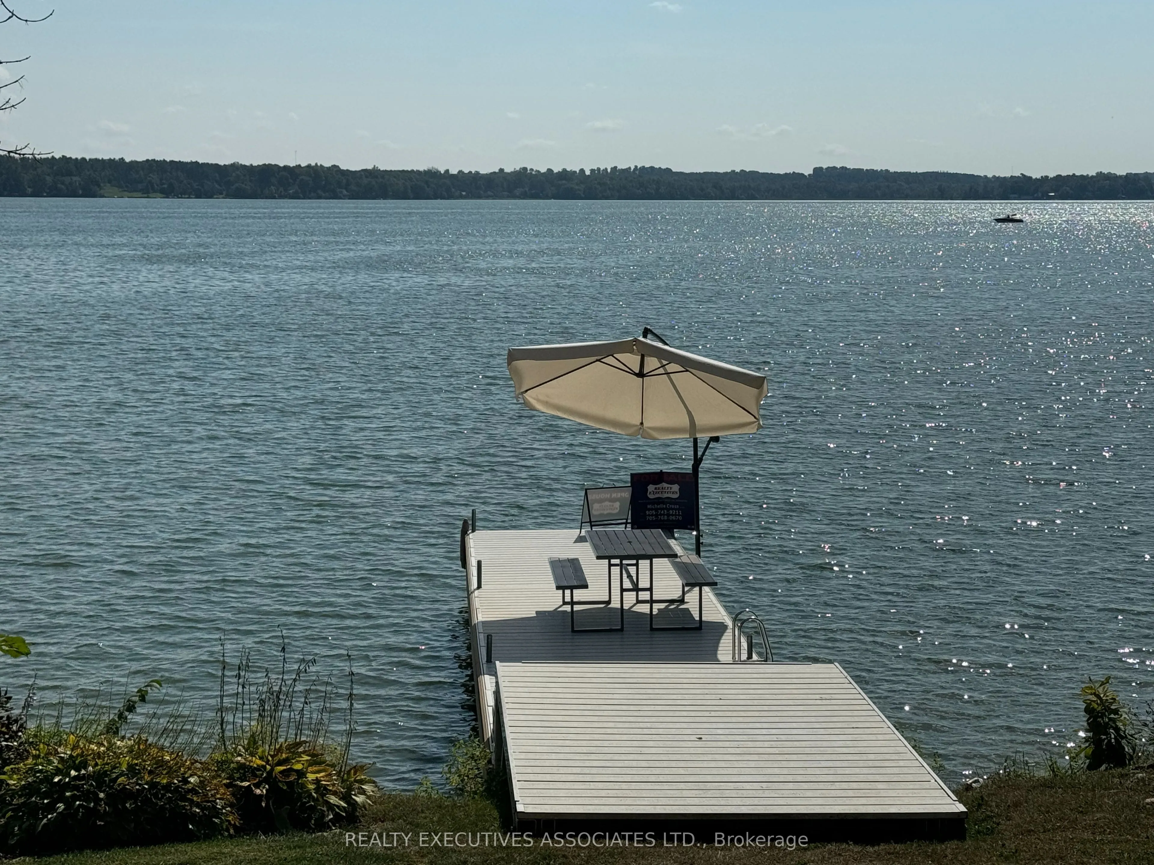 22 Lakeview Boulevard
