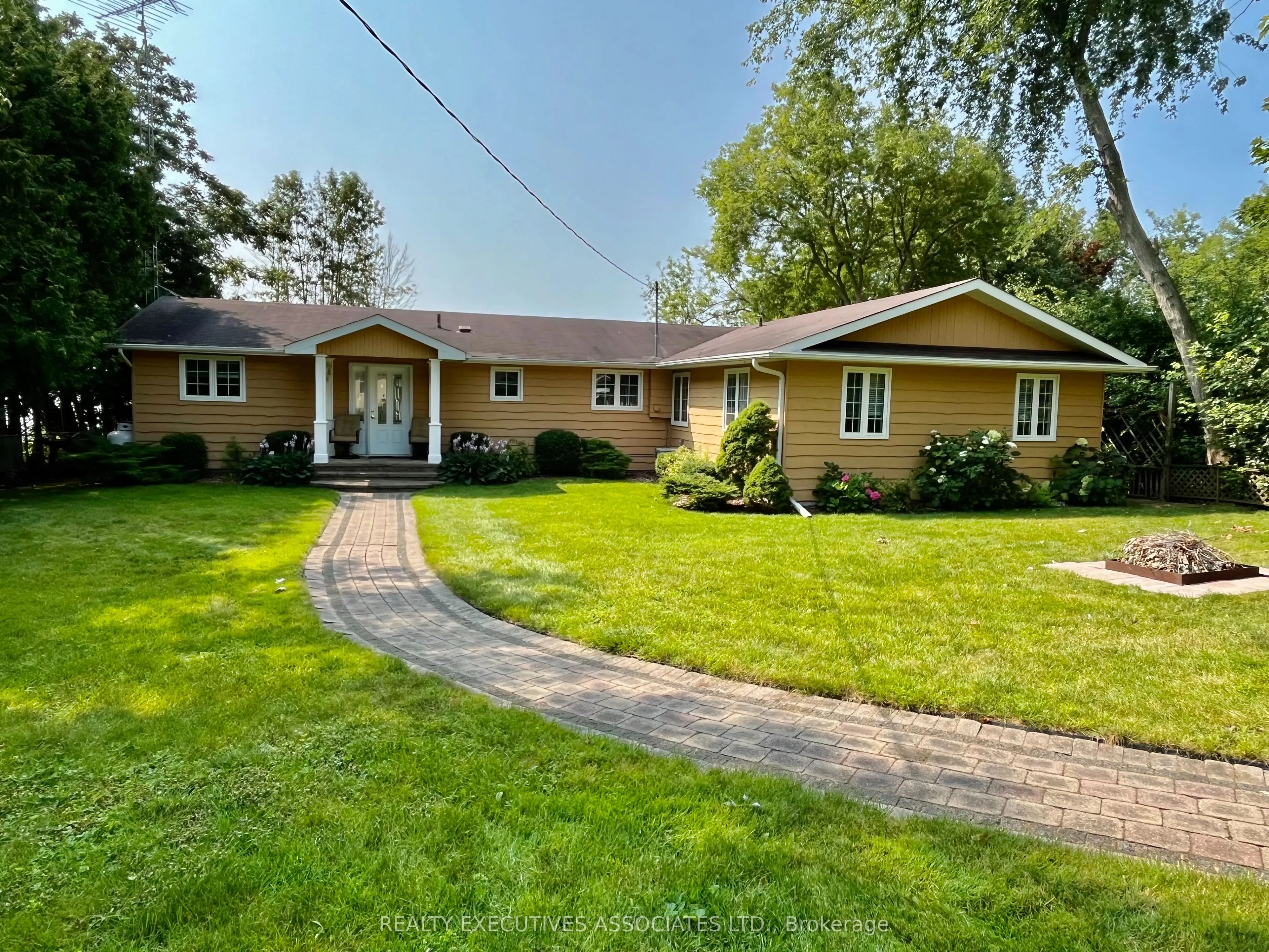 22 Lakeview Boulevard