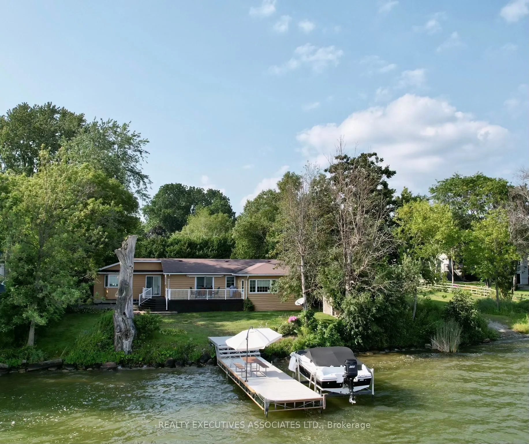 22 Lakeview Boulevard