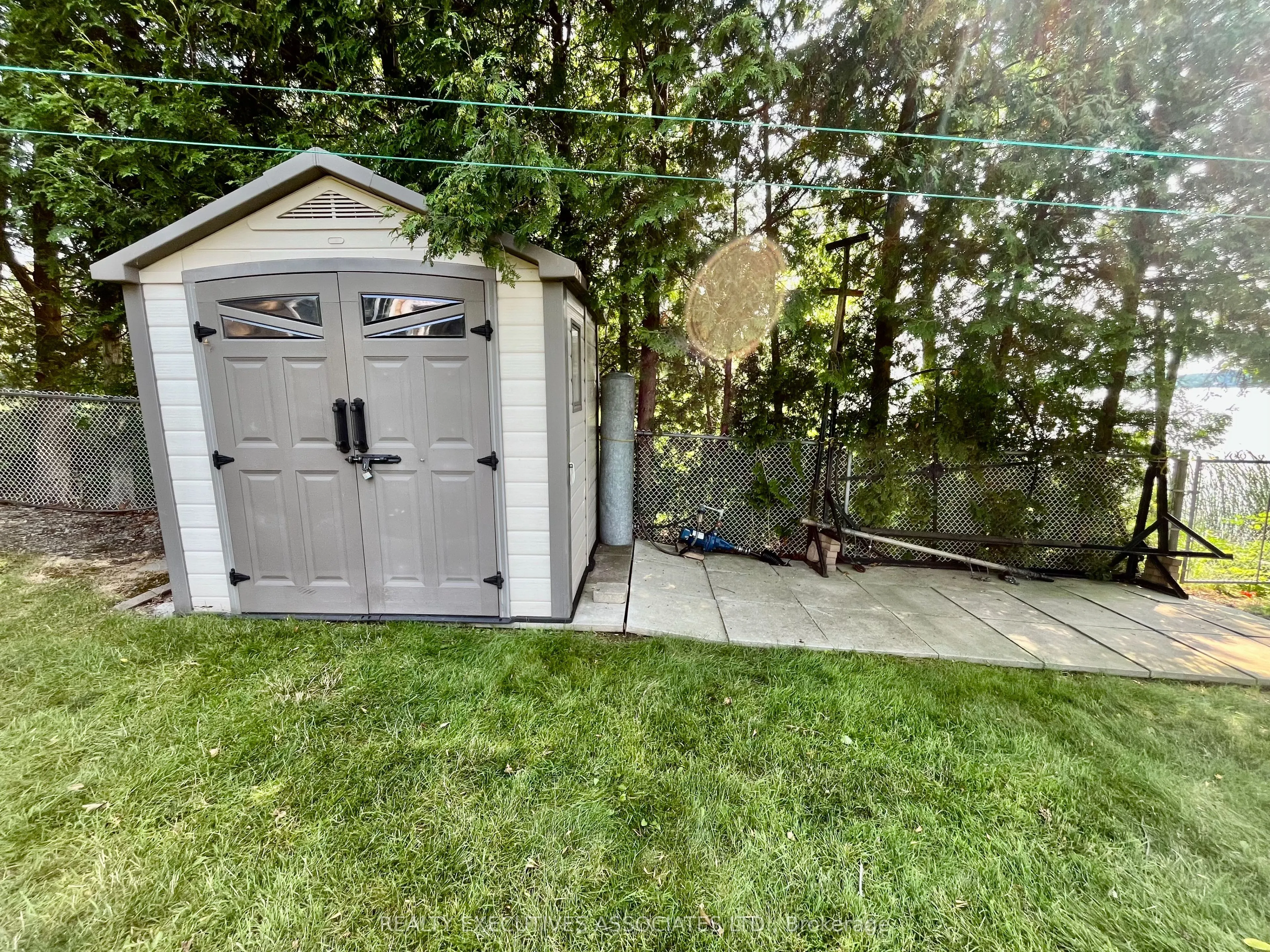 22 Lakeview Boulevard