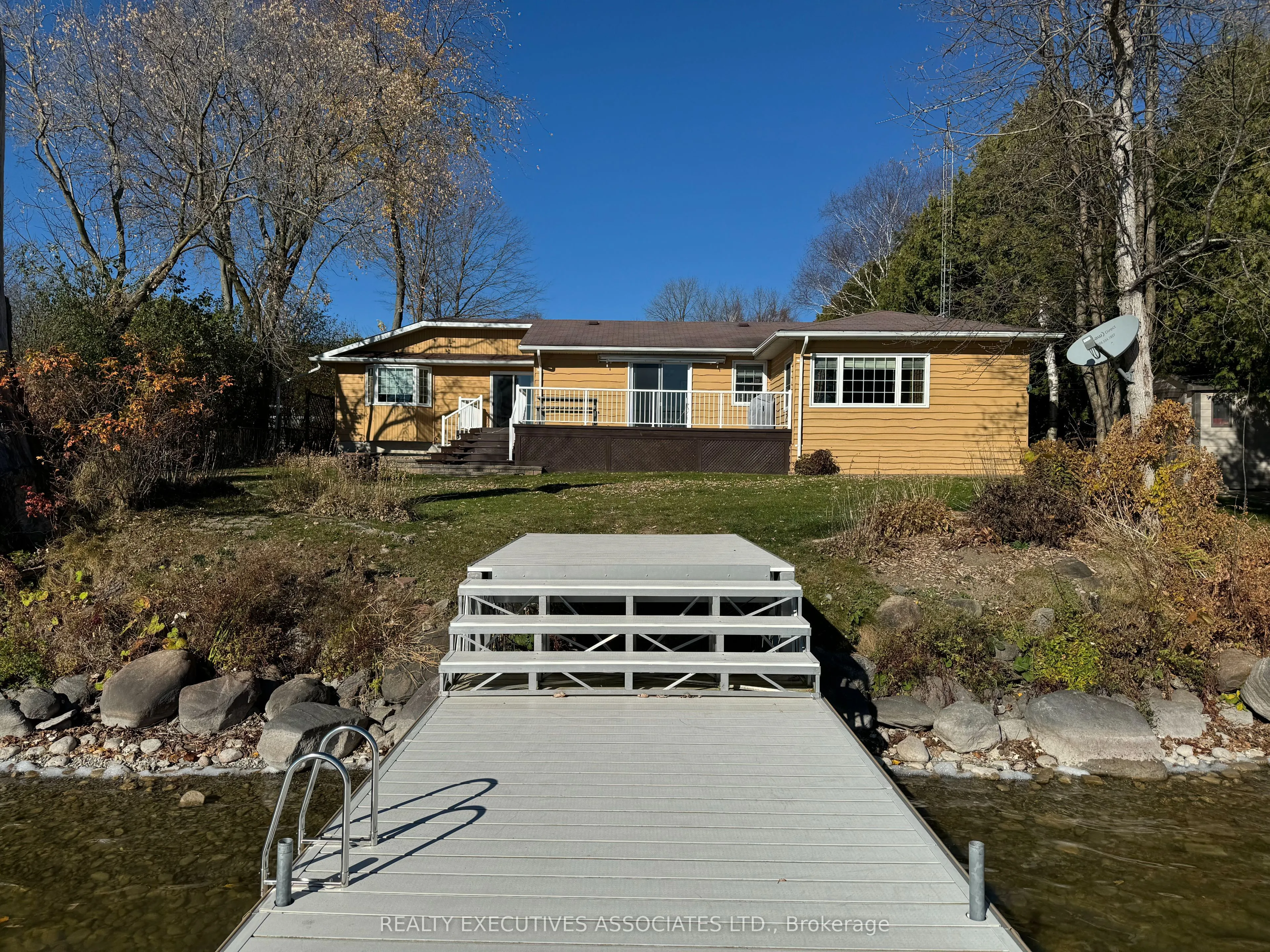 22 Lakeview Boulevard