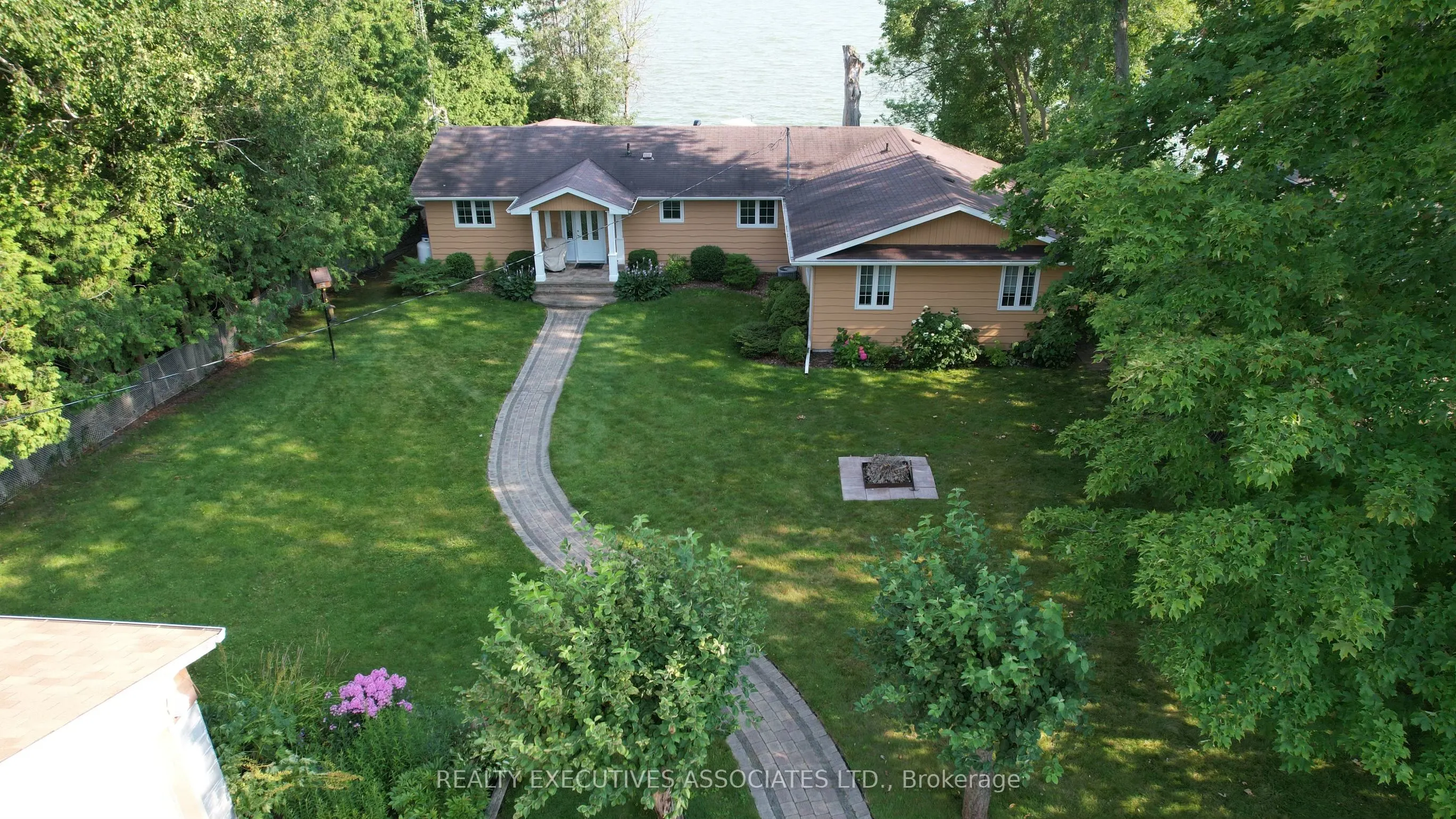 22 Lakeview Boulevard
