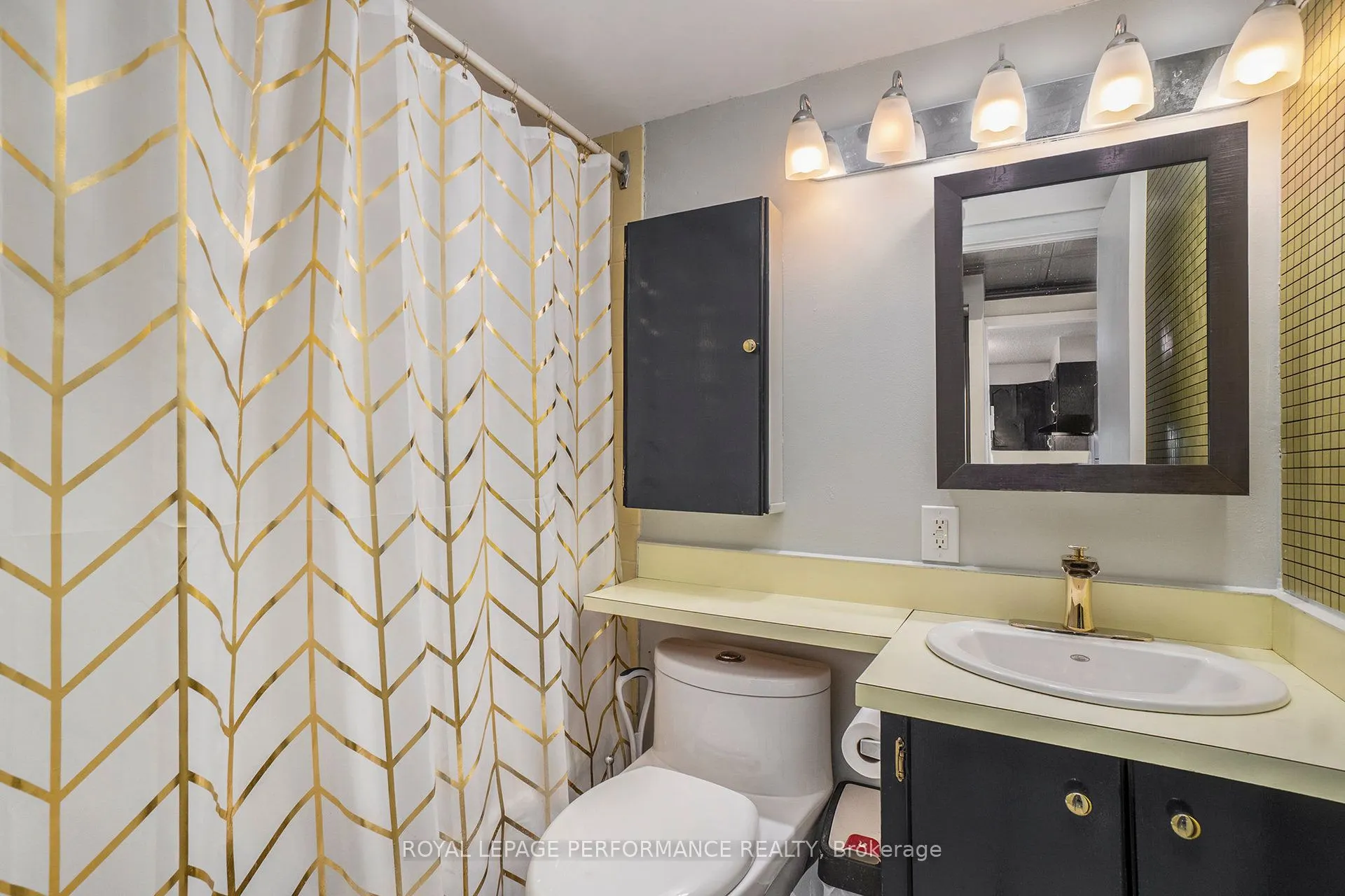 158A McArthur Avenue, #1806
