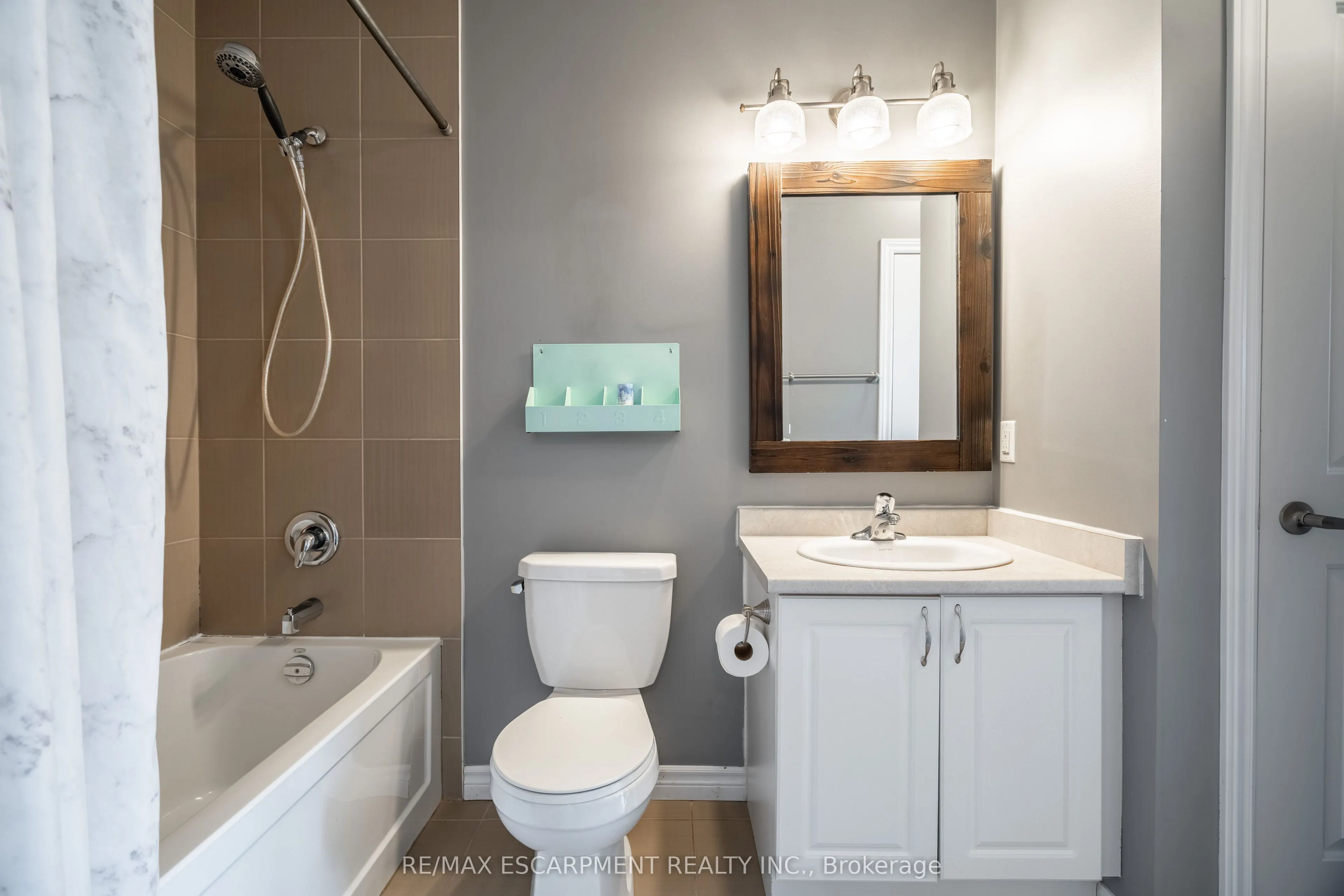 95 Wilson Street W, #204
