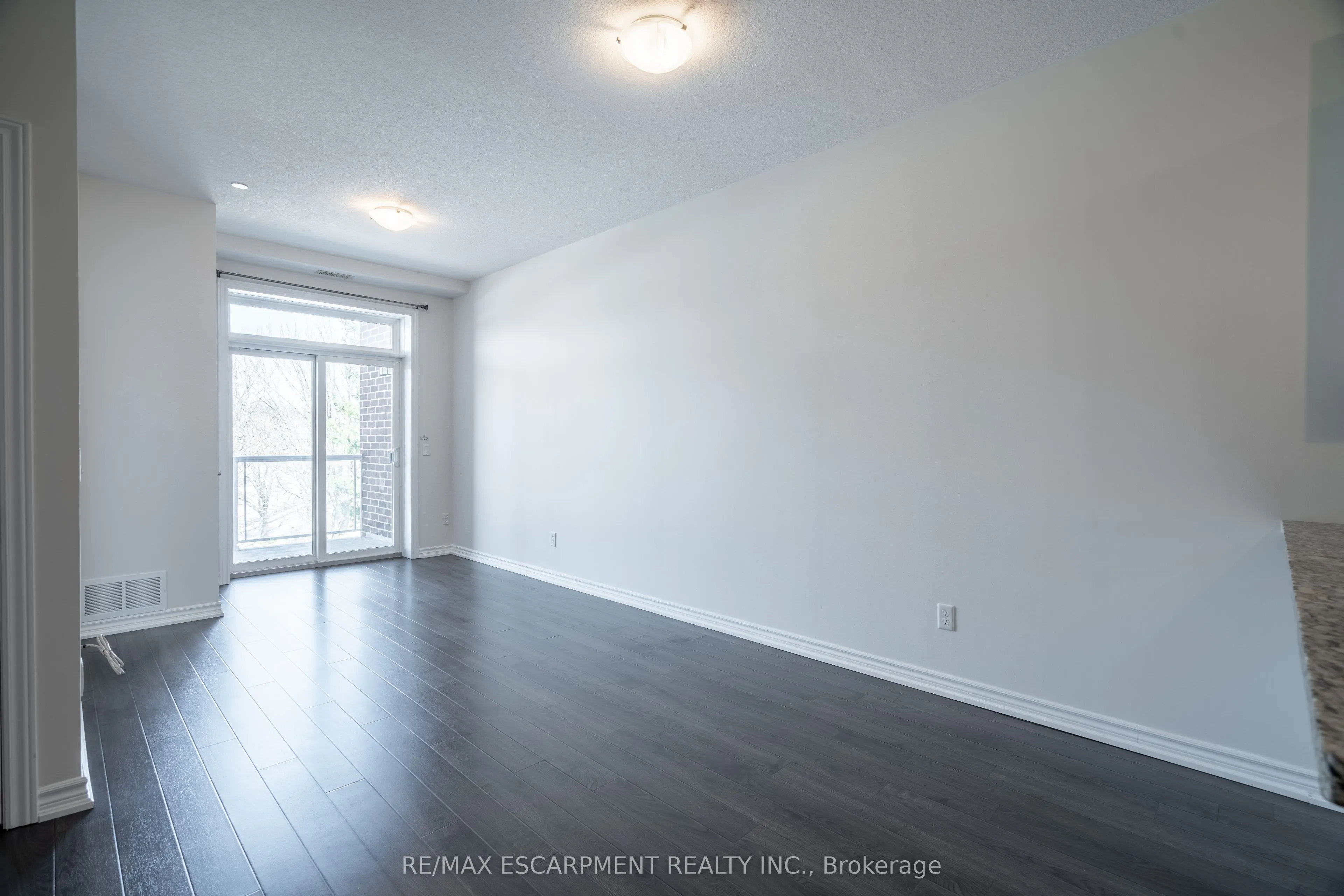 95 Wilson Street W, #204