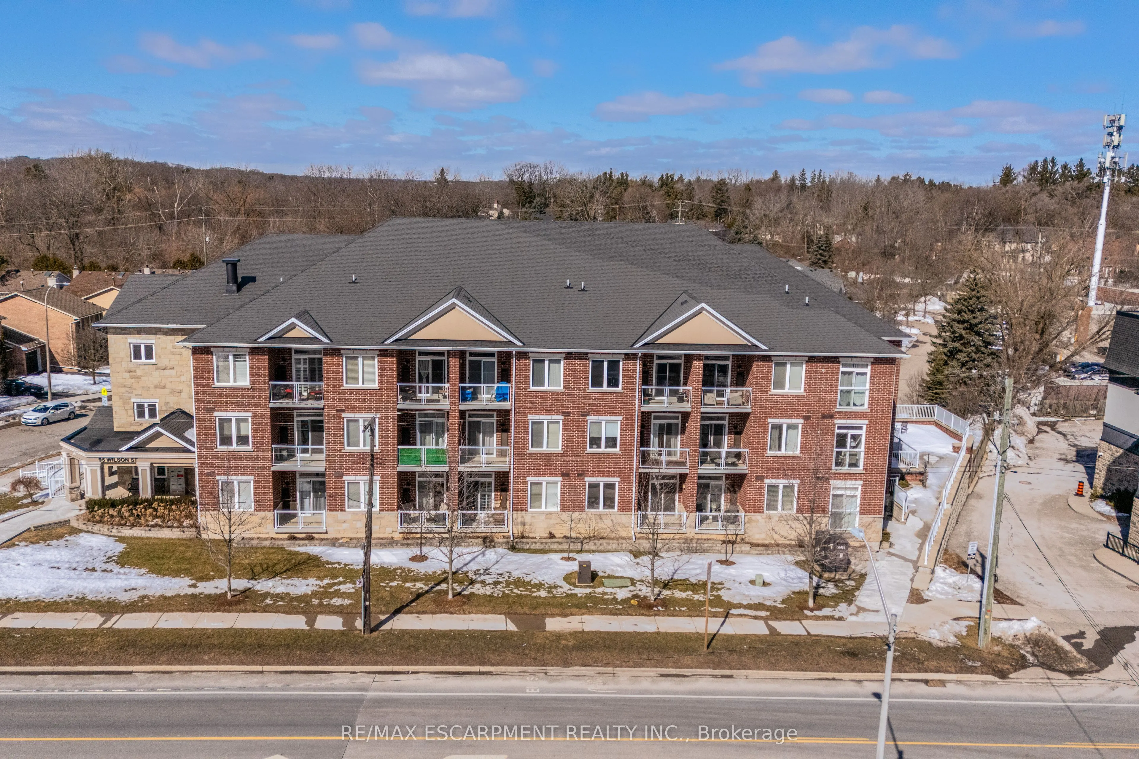 95 Wilson Street W, #204