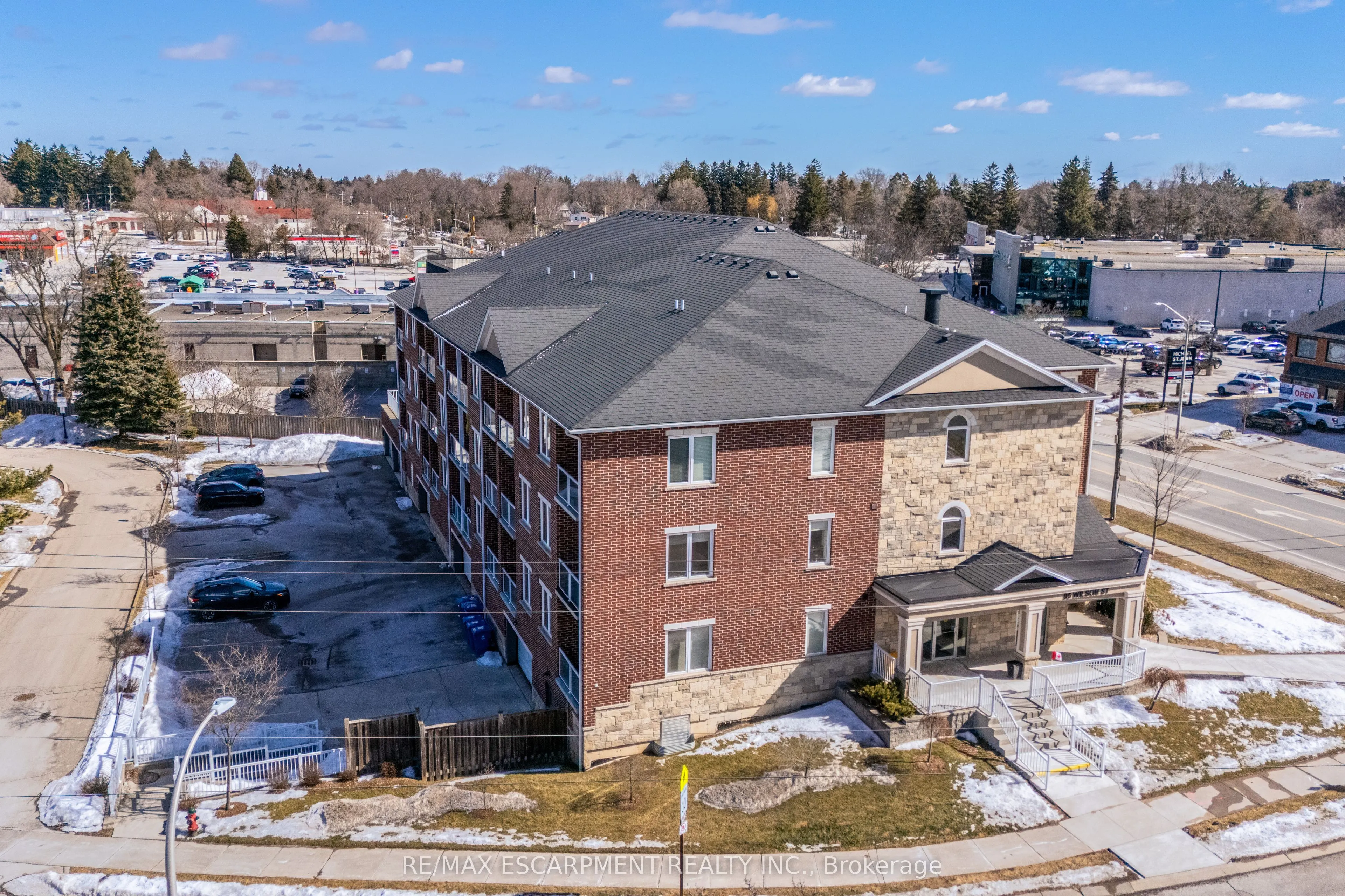 95 Wilson Street W, #204