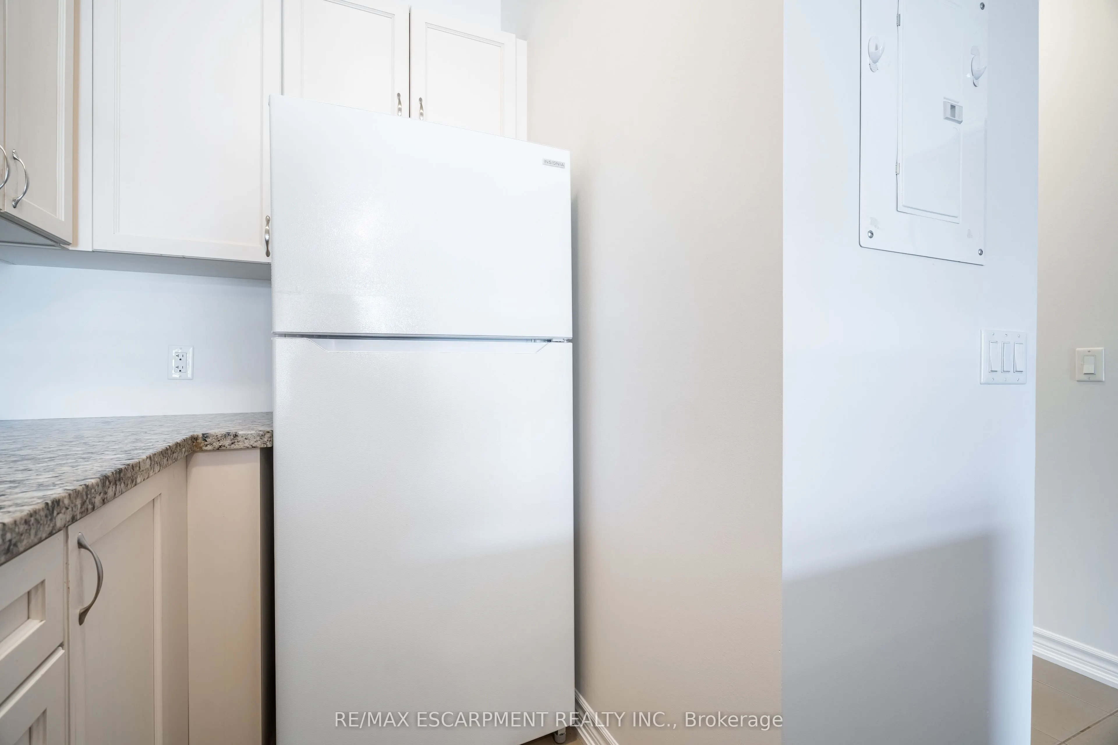 95 Wilson Street W, #204