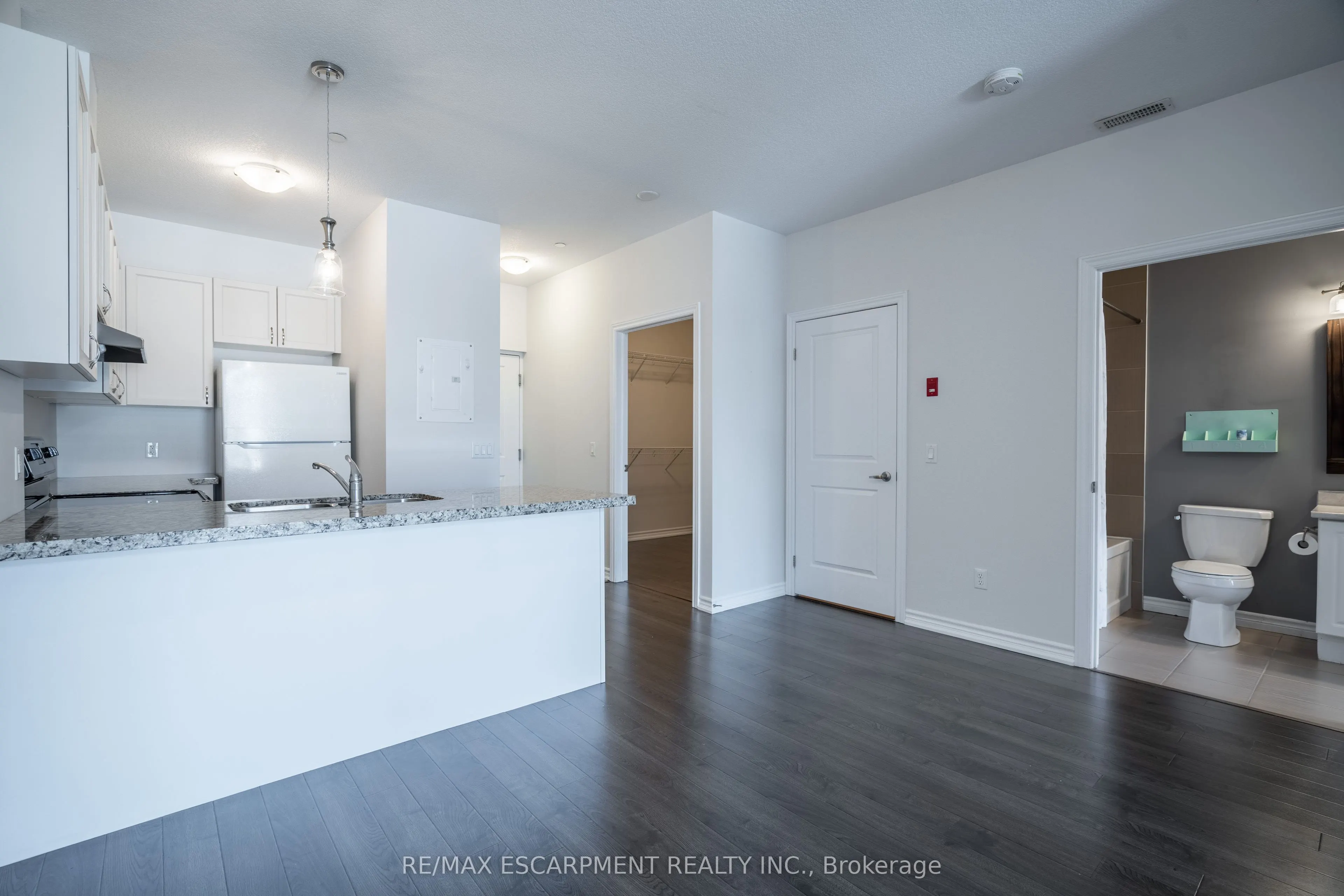 95 Wilson Street W, #204