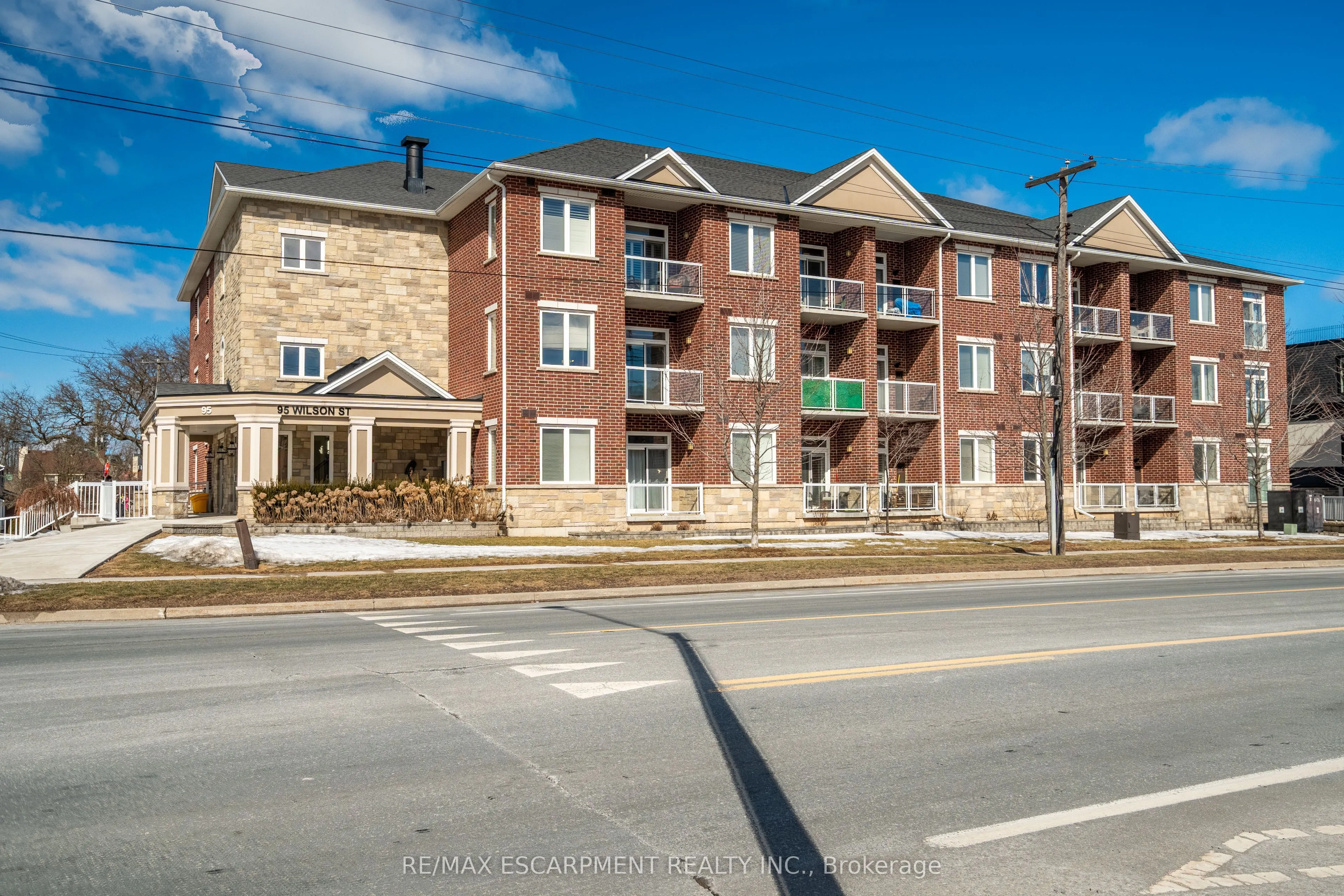 95 Wilson Street W, #204