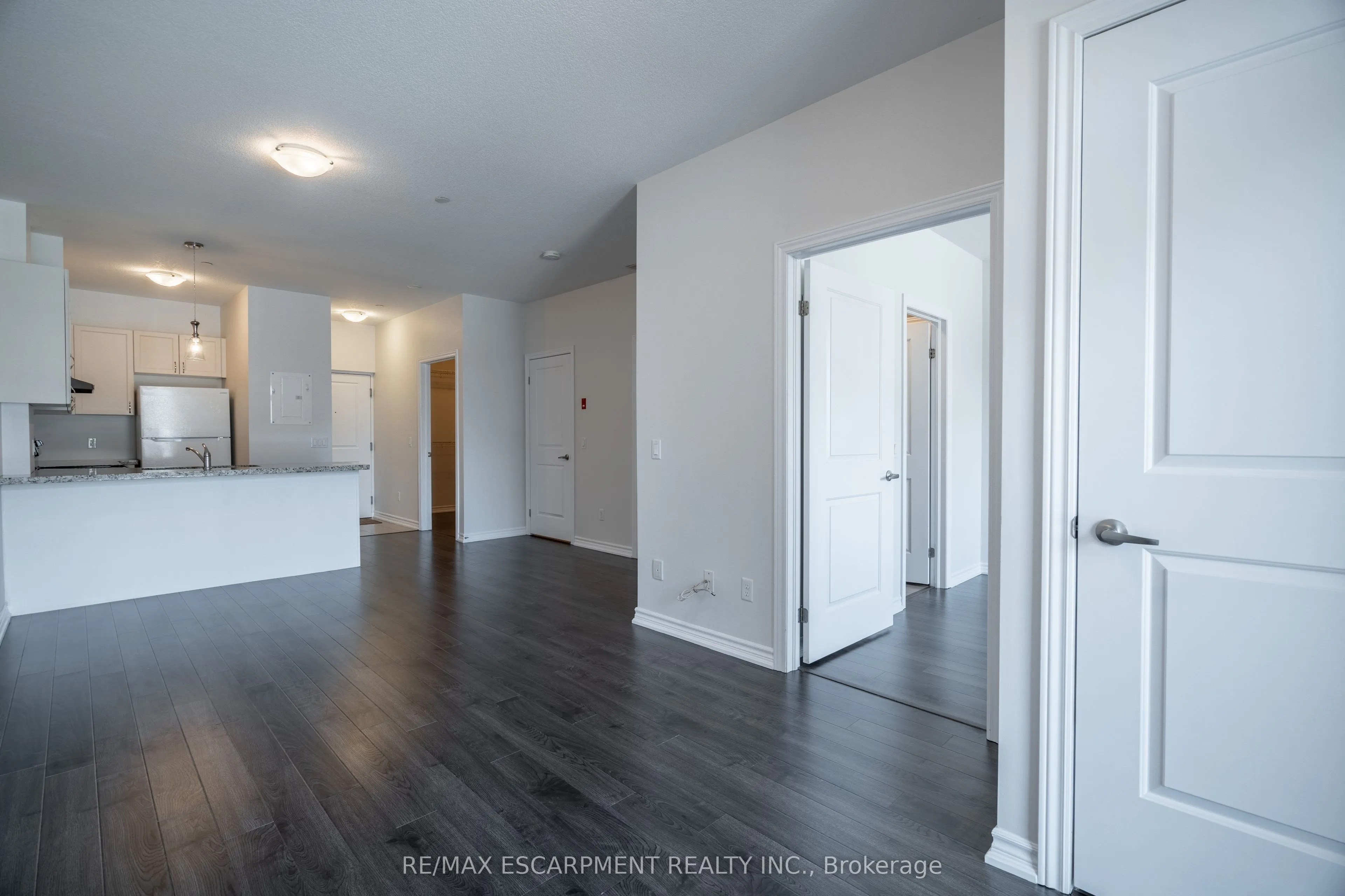 95 Wilson Street W, #204