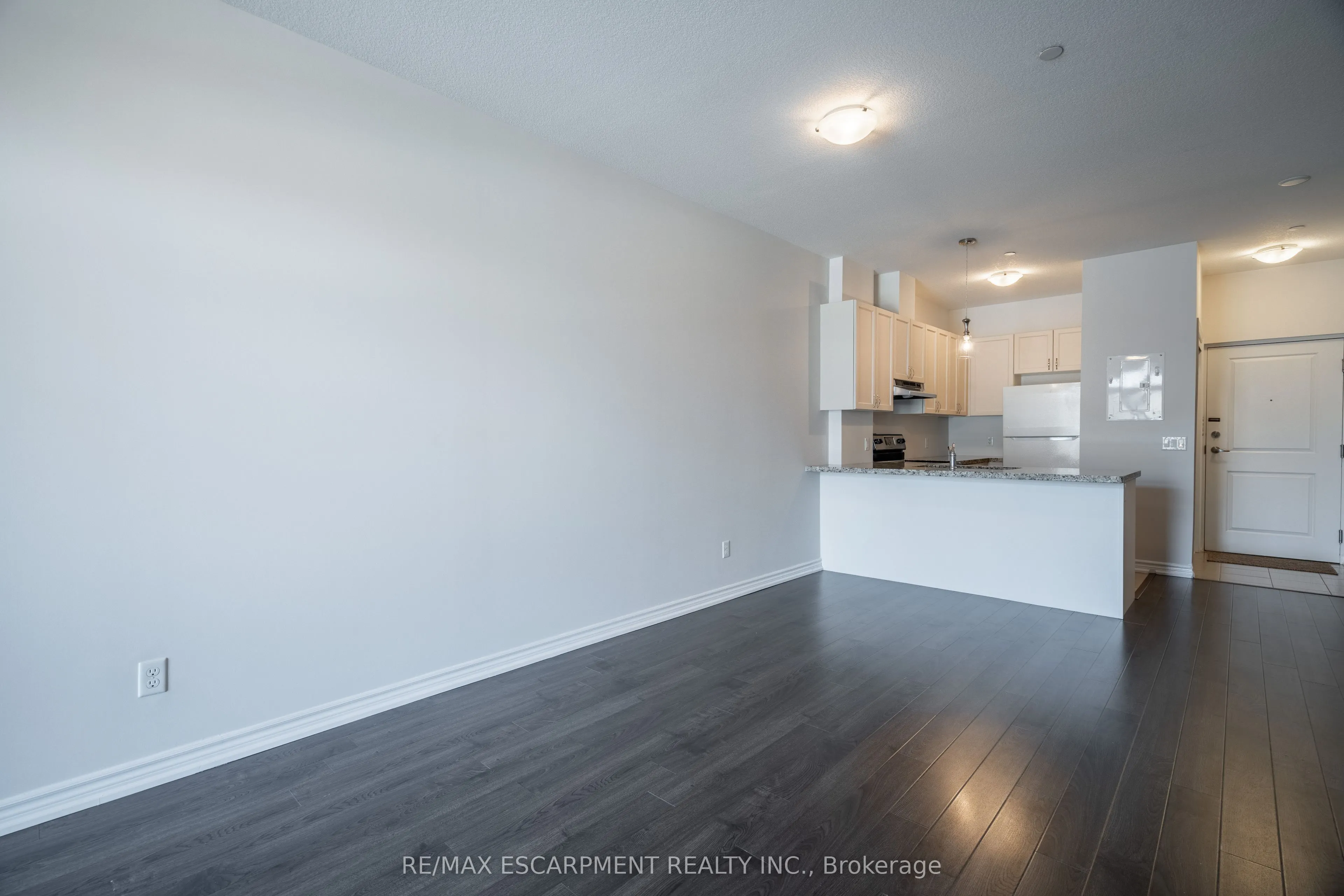 95 Wilson Street W, #204