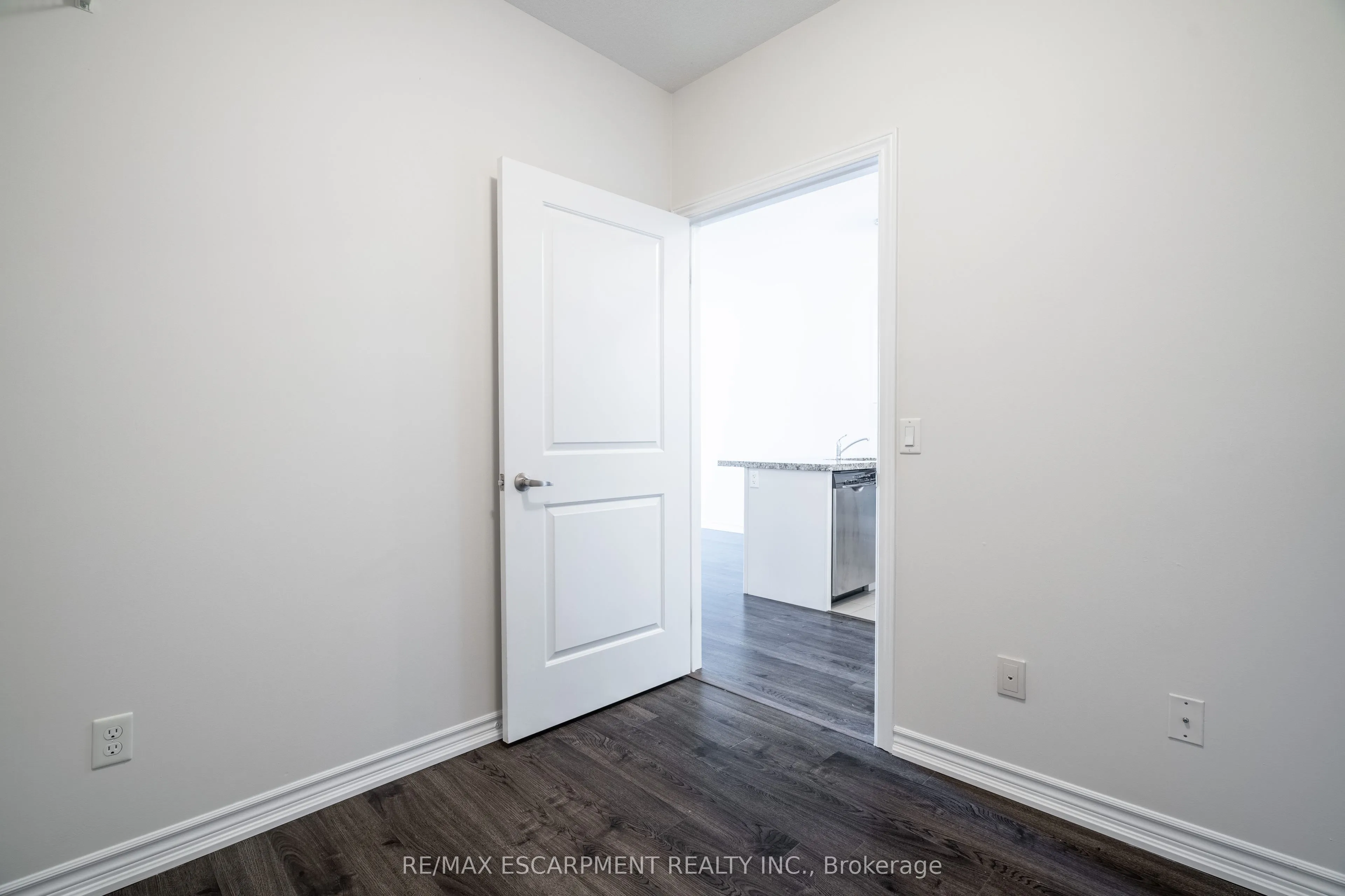 95 Wilson Street W, #204
