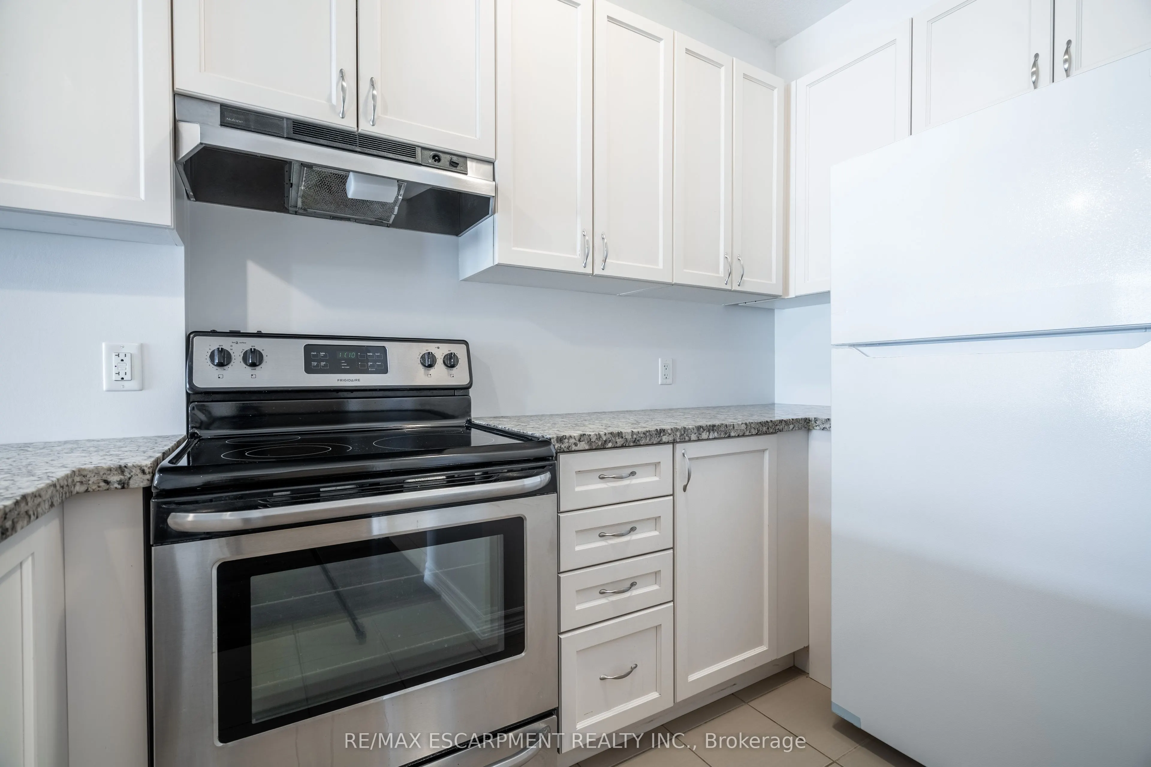 95 Wilson Street W, #204