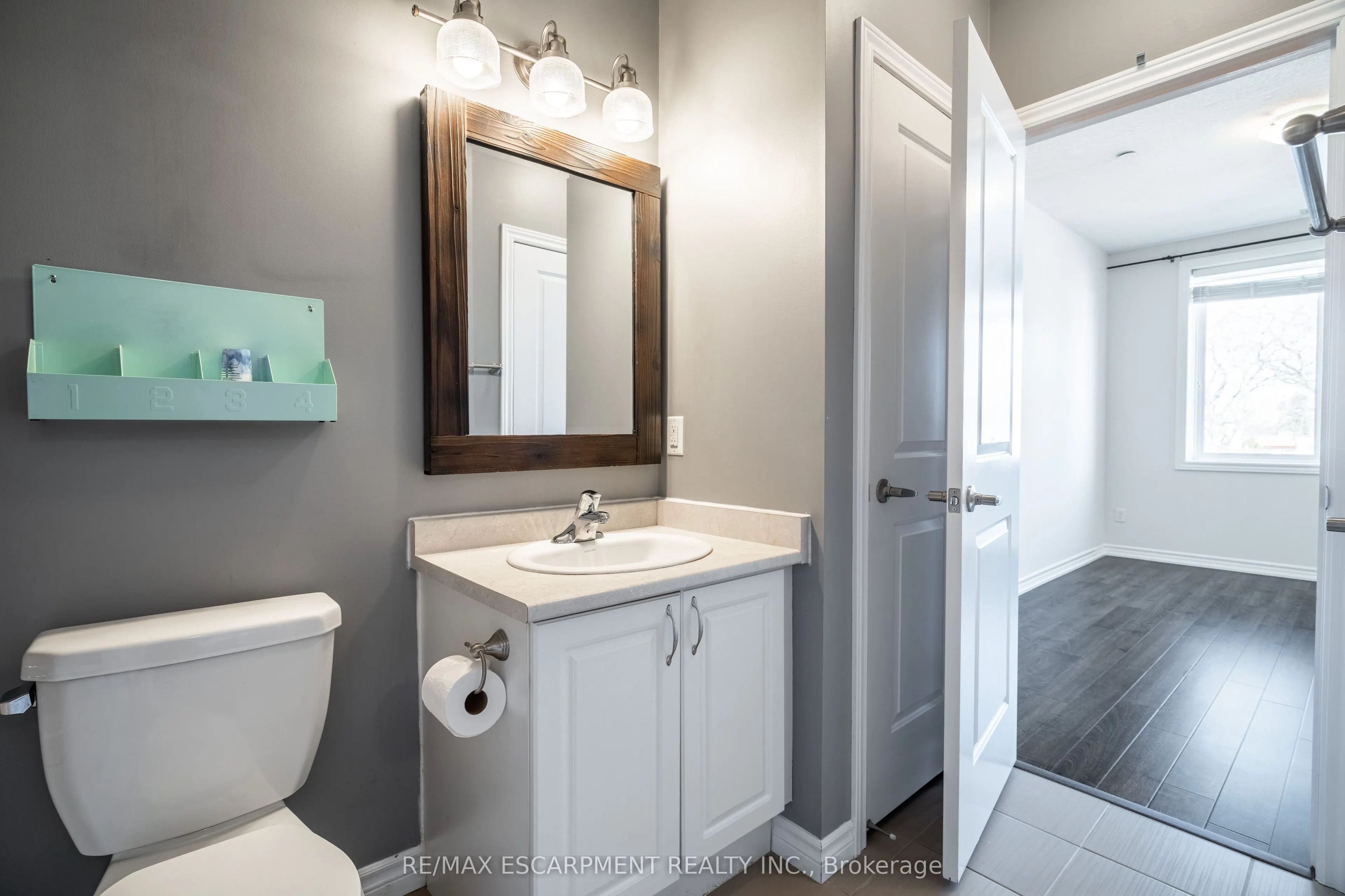 95 Wilson Street W, #204