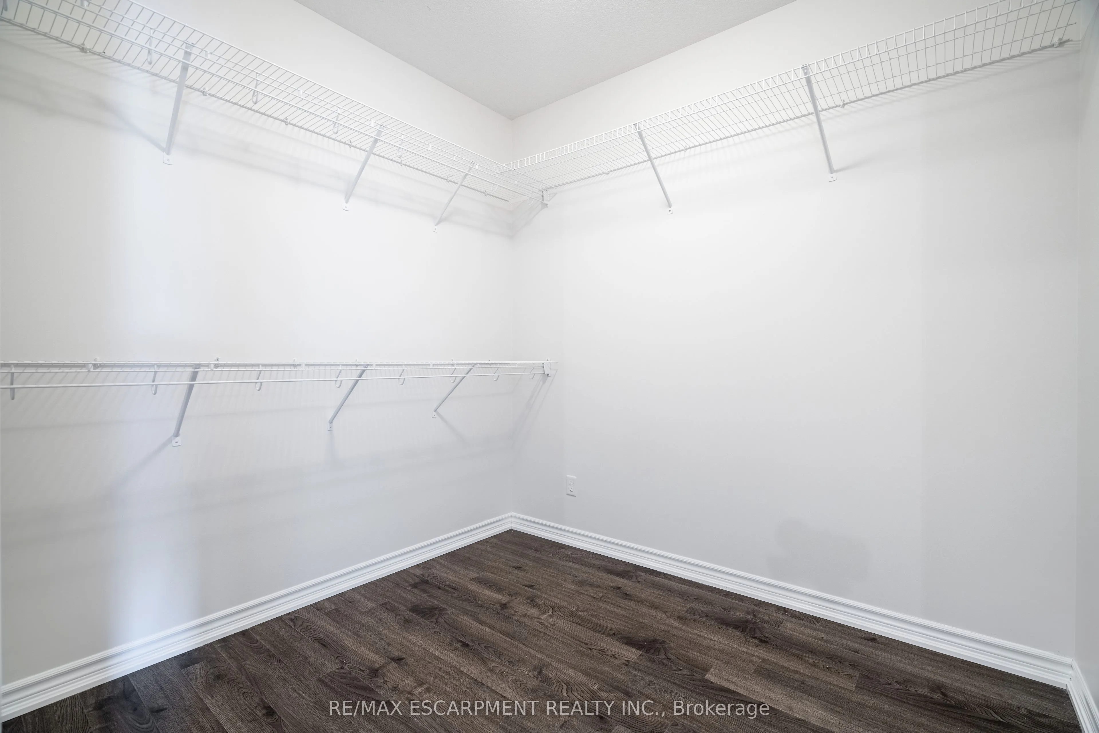 95 Wilson Street W, #204