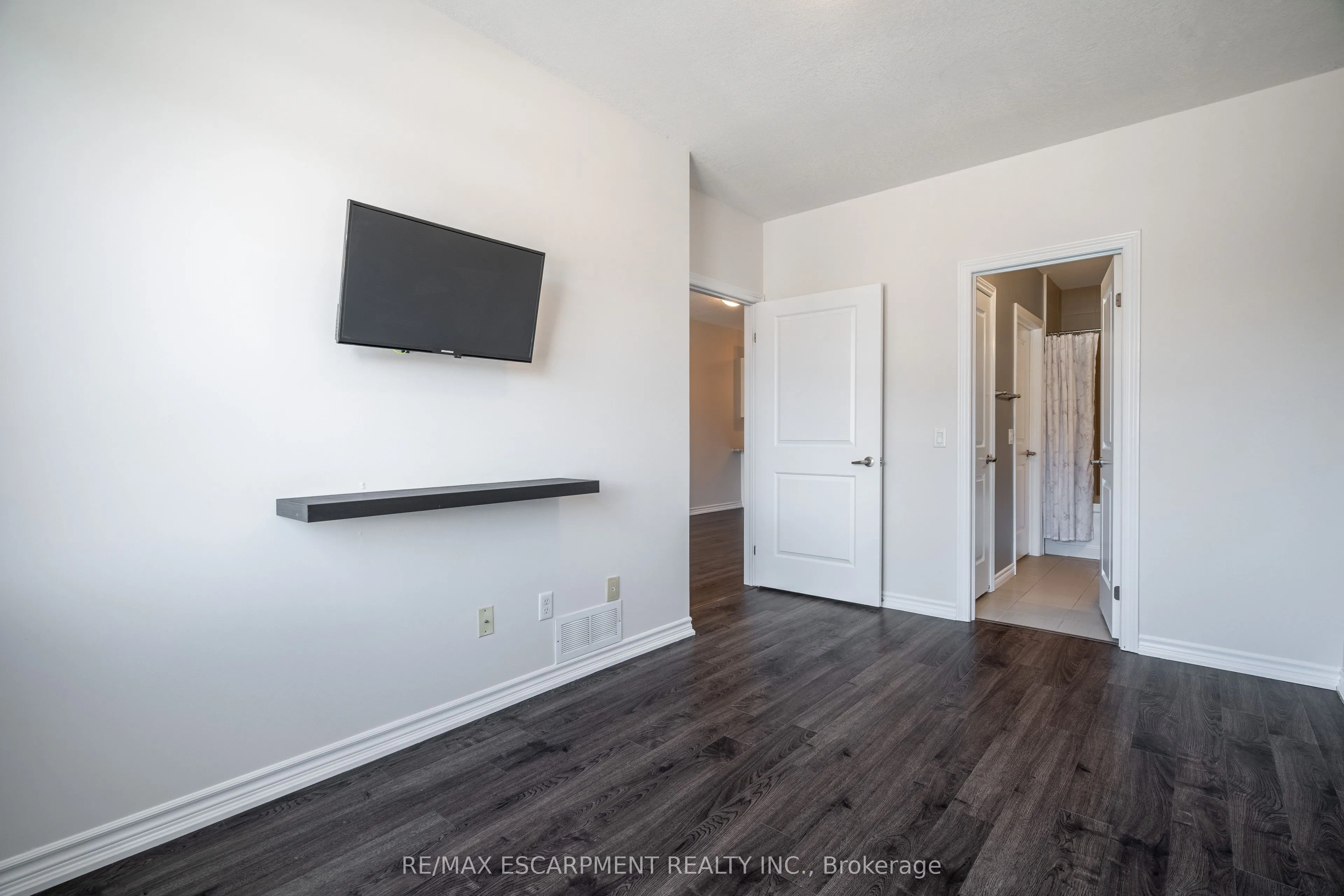 95 Wilson Street W, #204