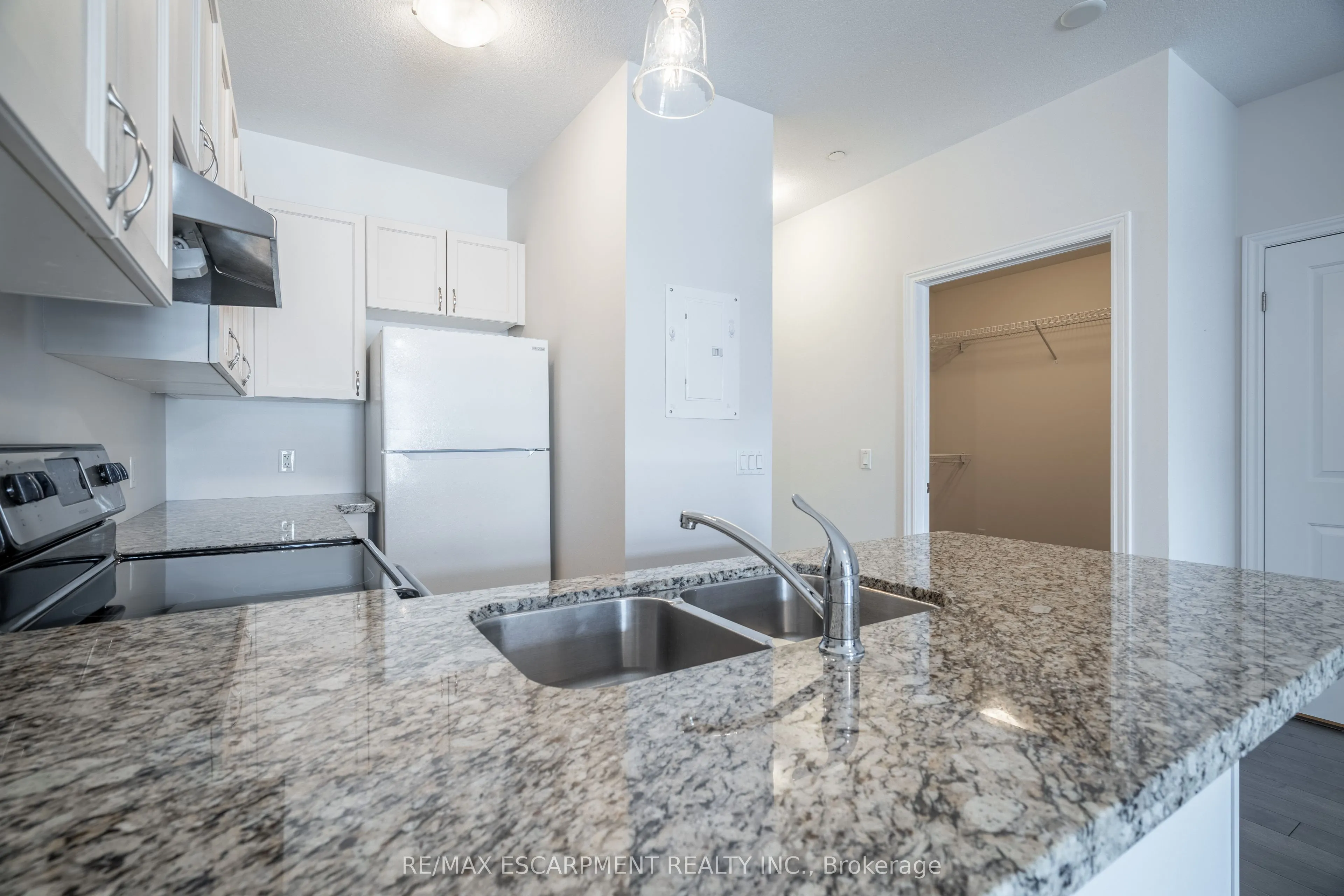 95 Wilson Street W, #204