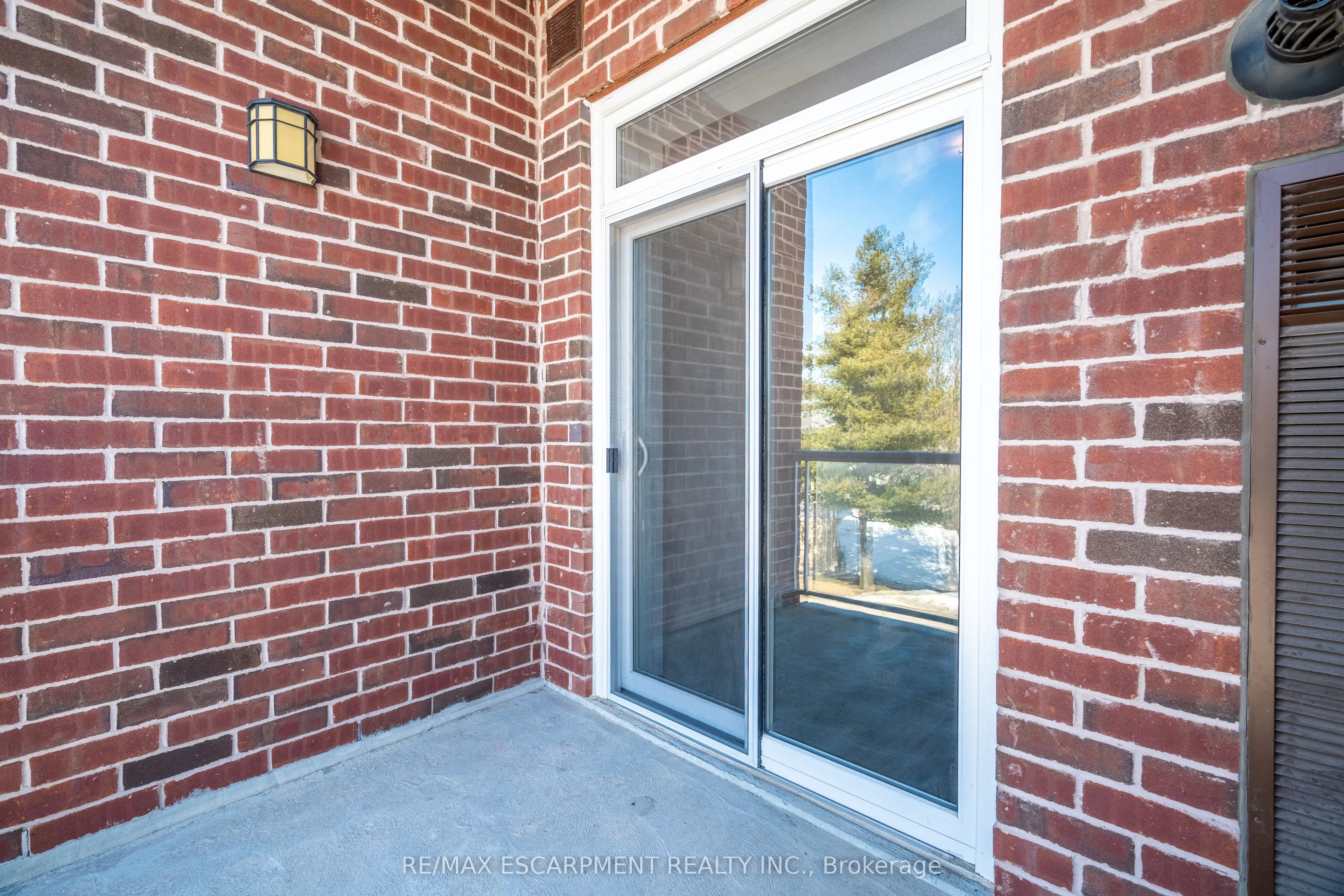 95 Wilson Street W, #204