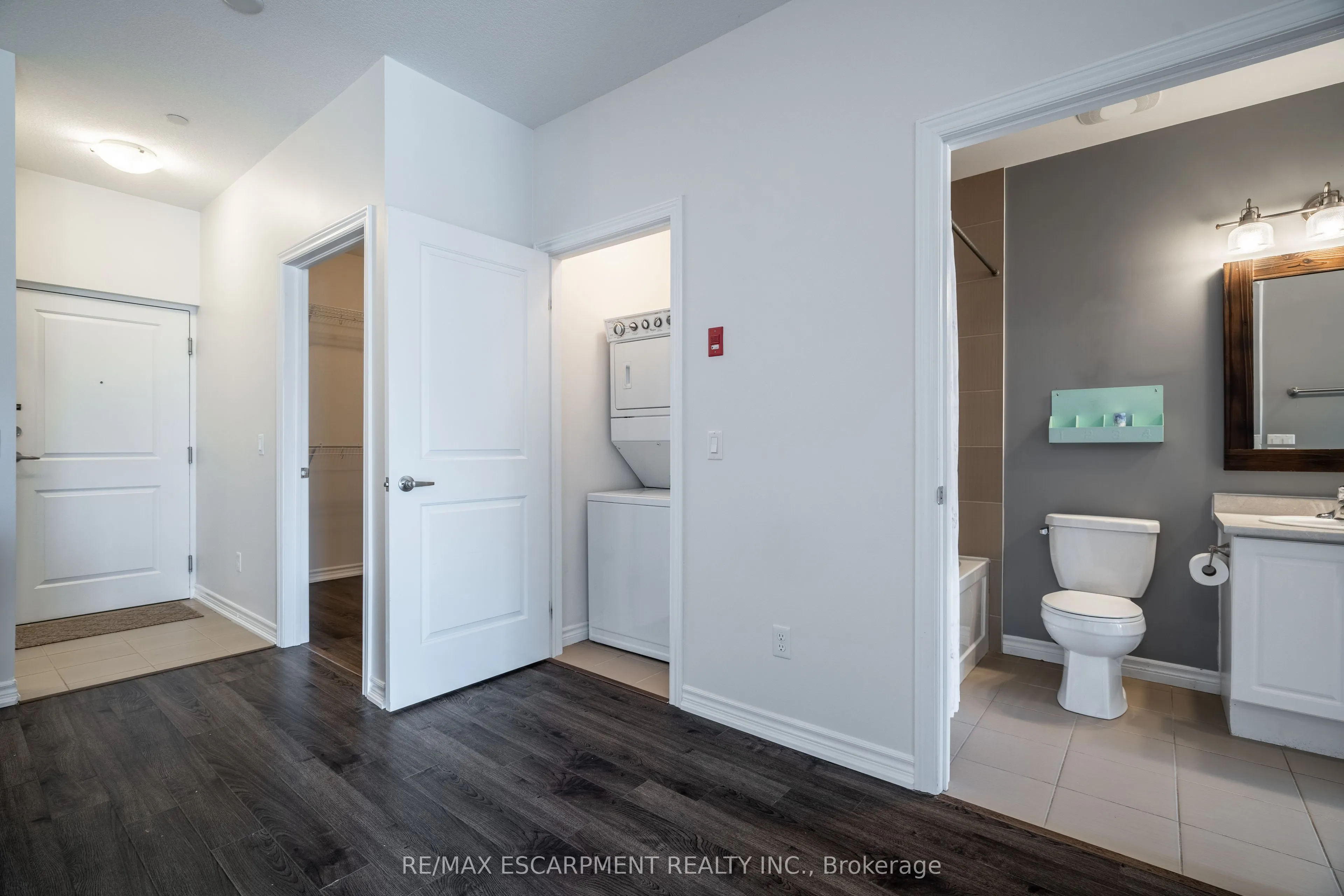 95 Wilson Street W, #204