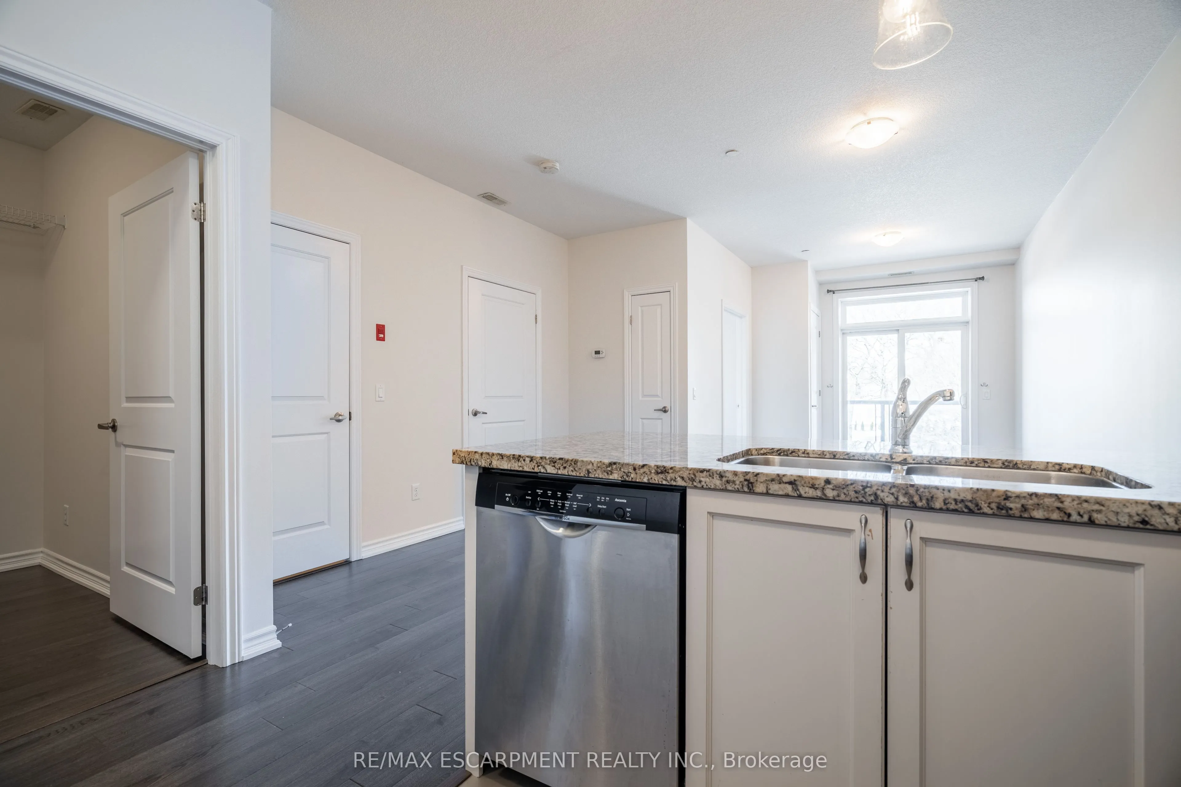 95 Wilson Street W, #204