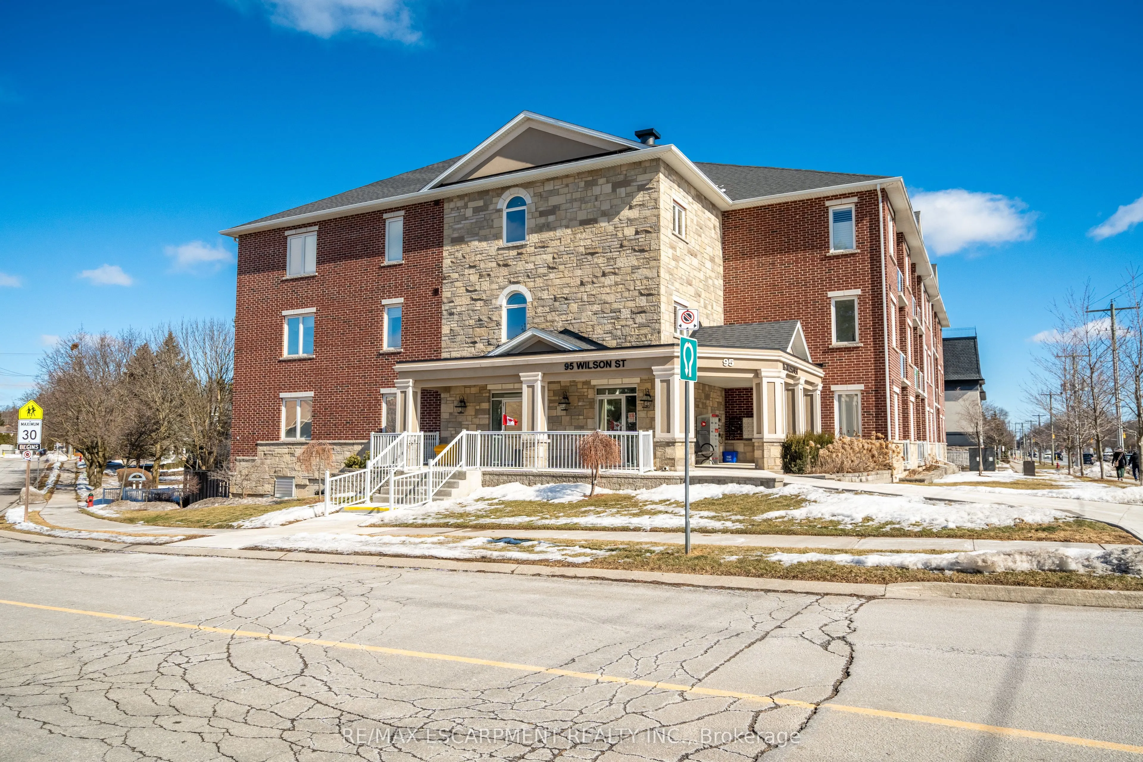 95 Wilson Street W, #204