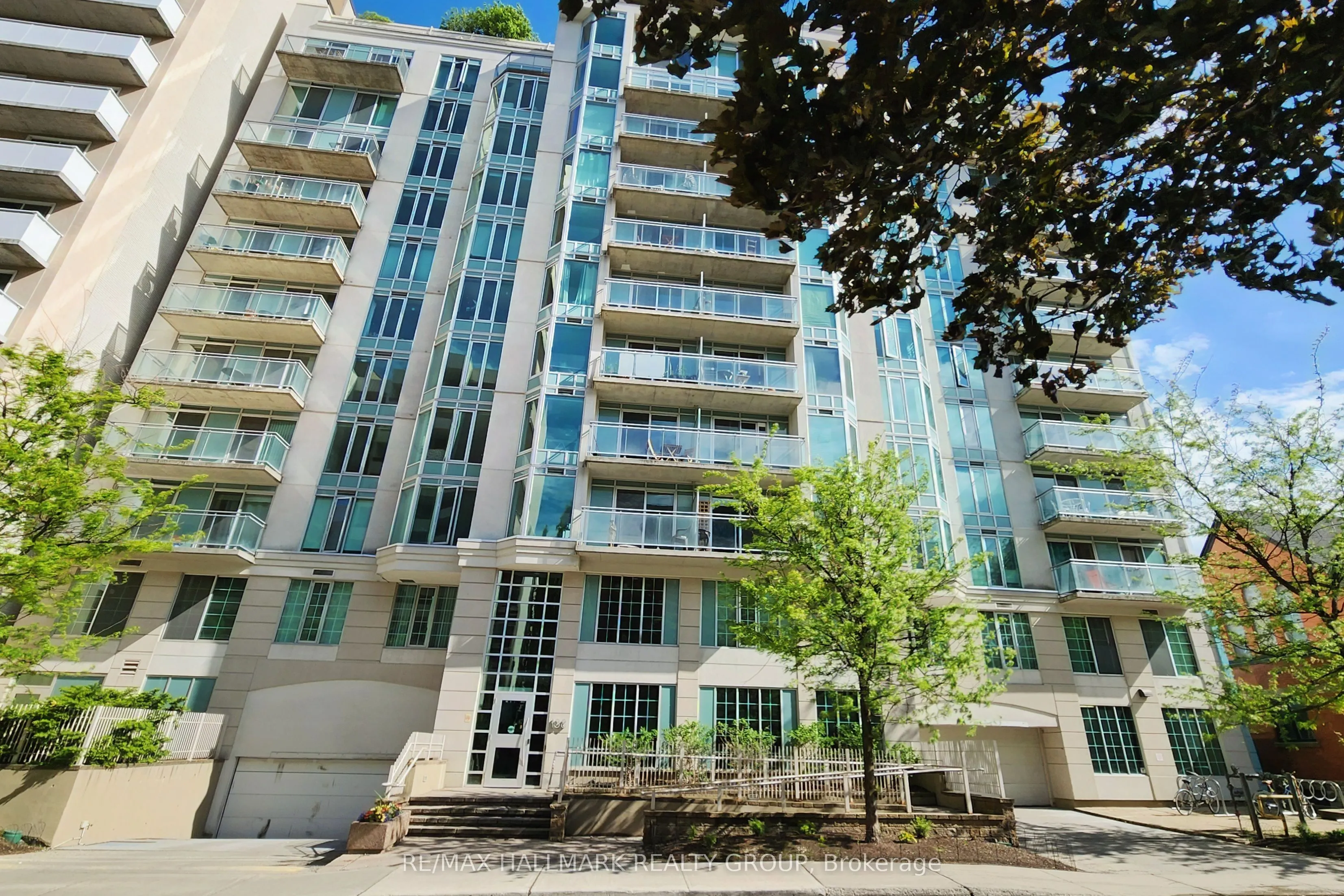 138 Somerset Street W, #209