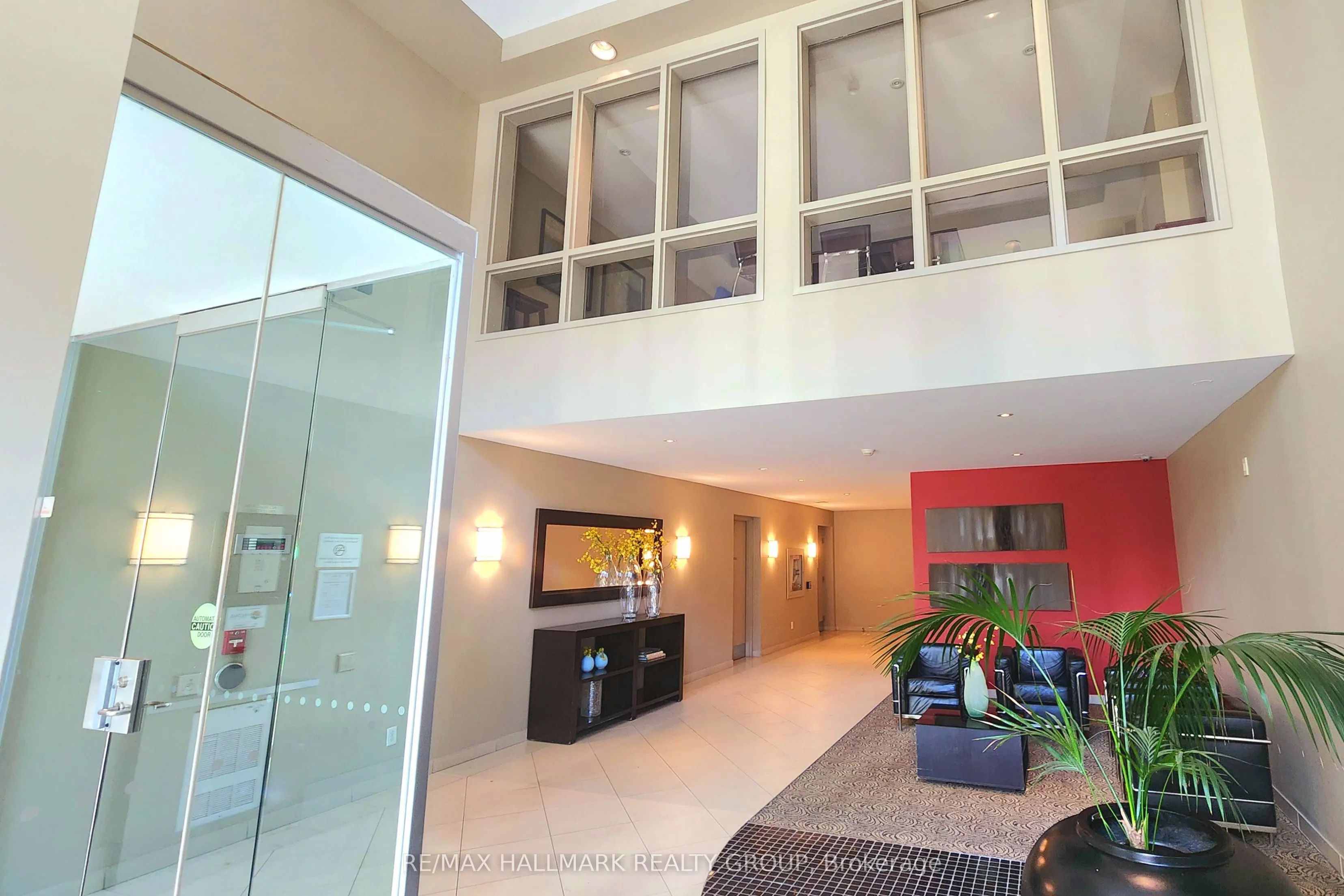 138 Somerset Street W, #209