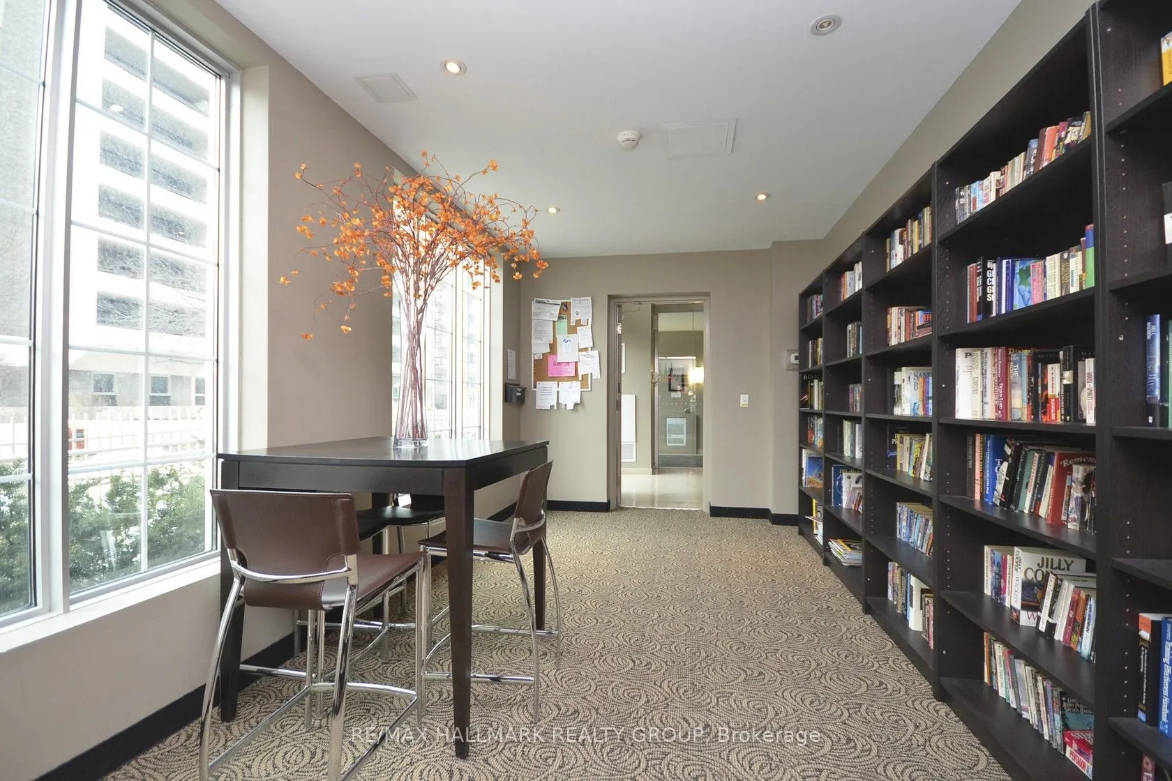 138 Somerset Street W, #209