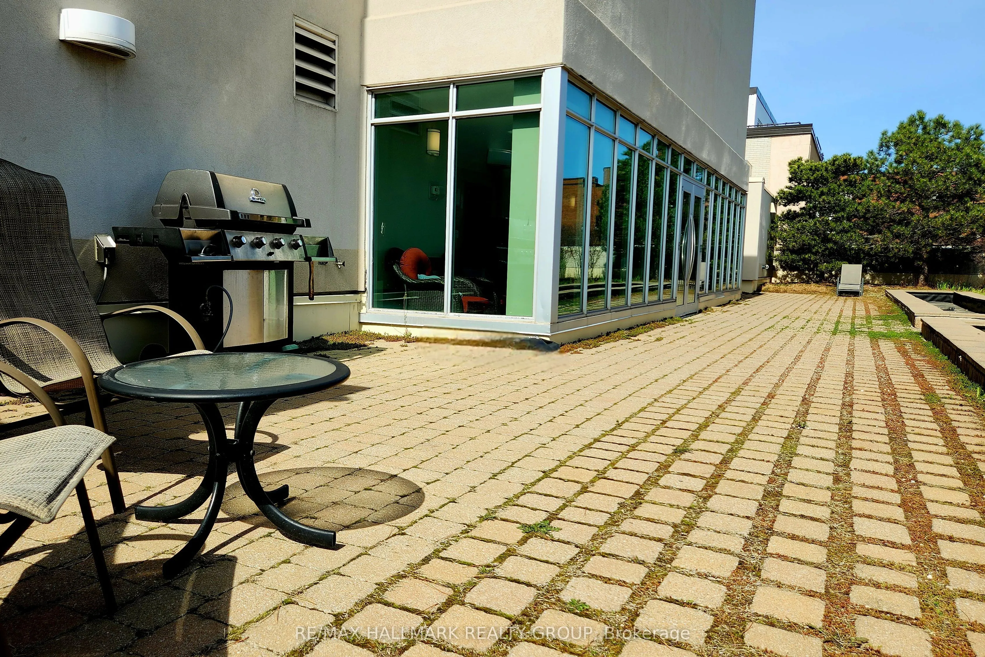 138 Somerset Street W, #209