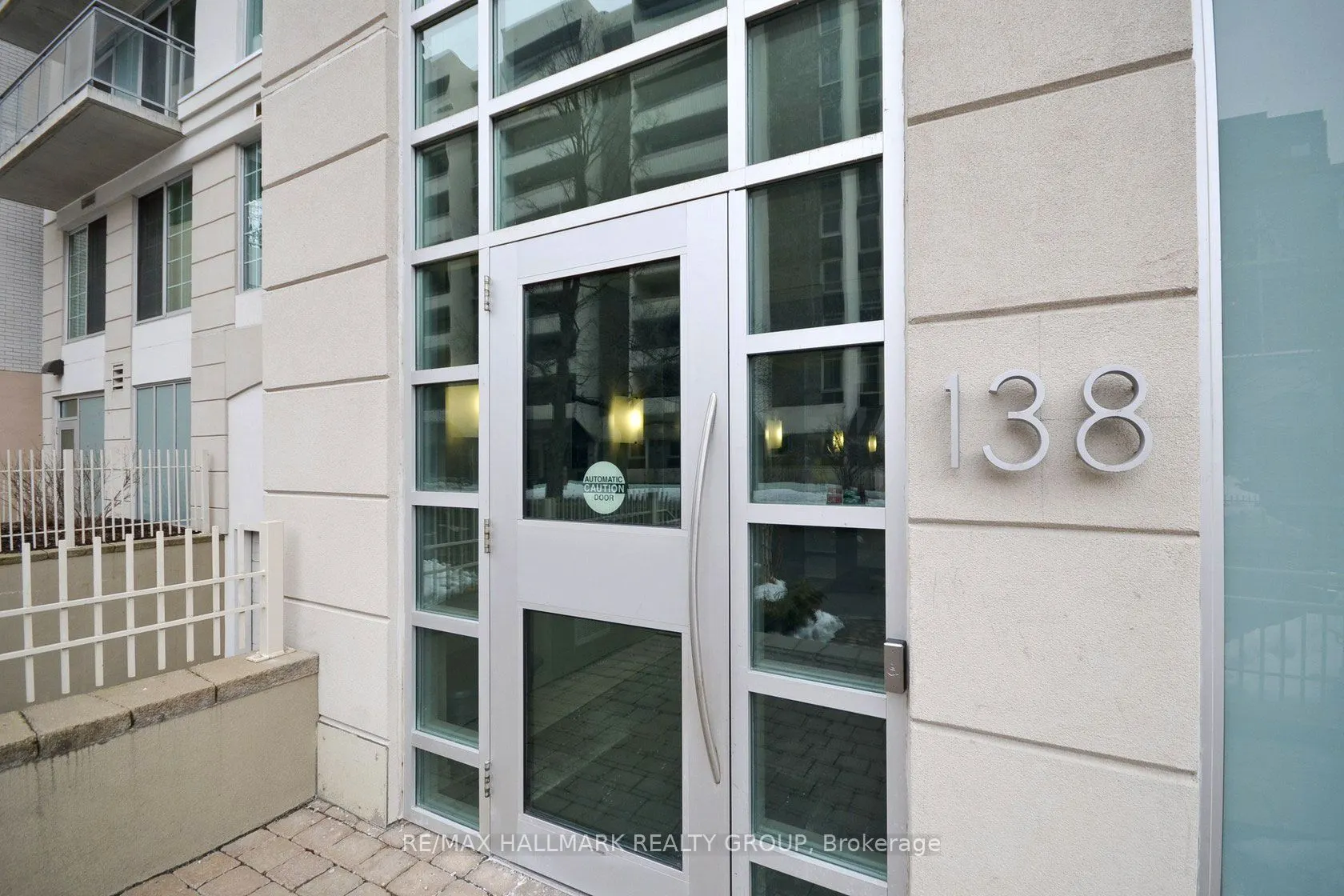 138 Somerset Street W, #209