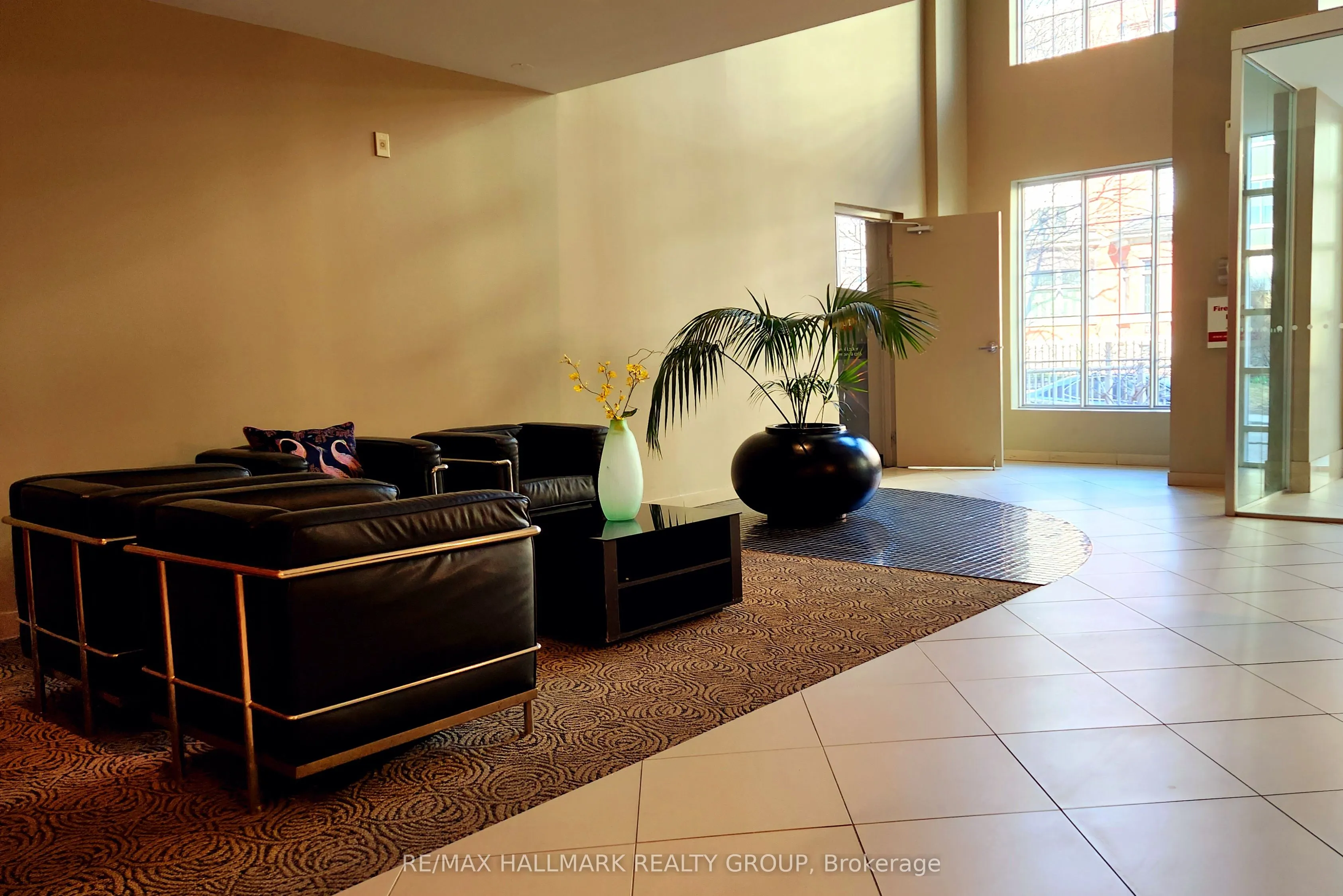 138 Somerset Street W, #209
