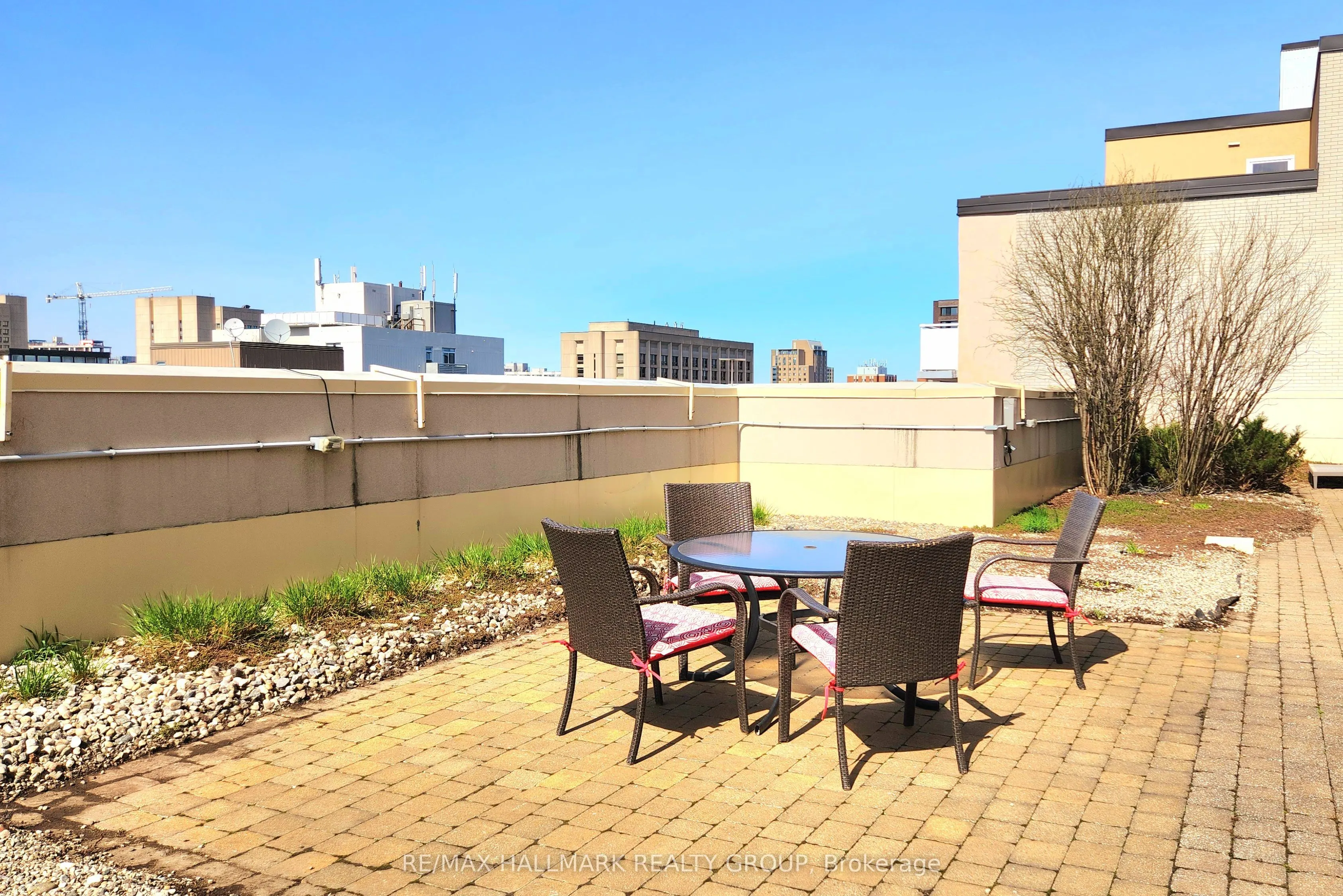 138 Somerset Street W, #209