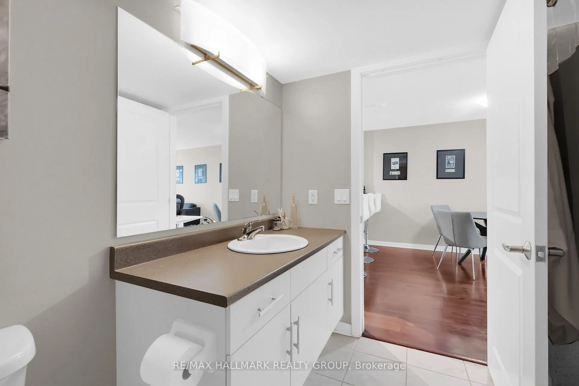 138 Somerset Street W, #209