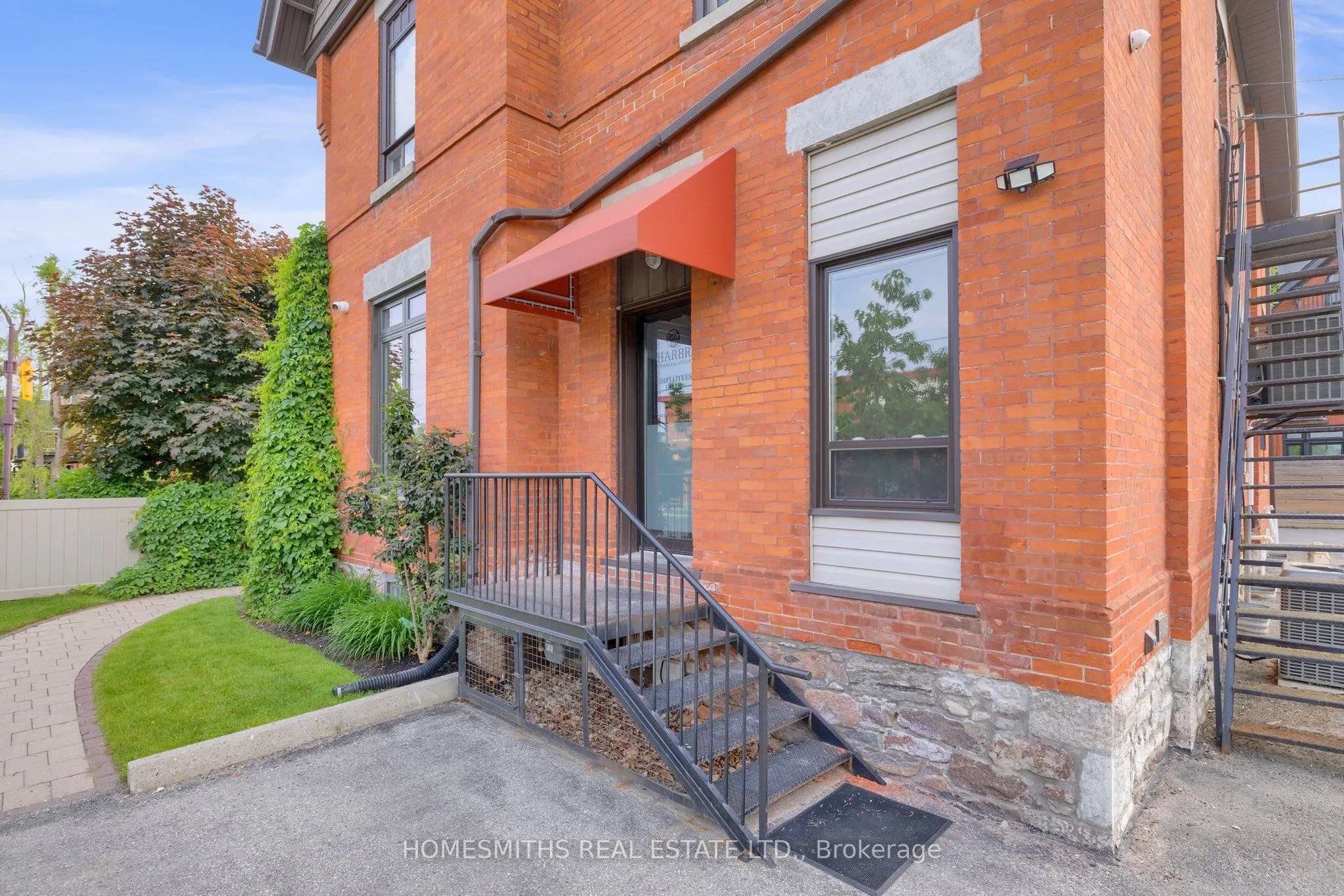 452 CHARLOTTE Street