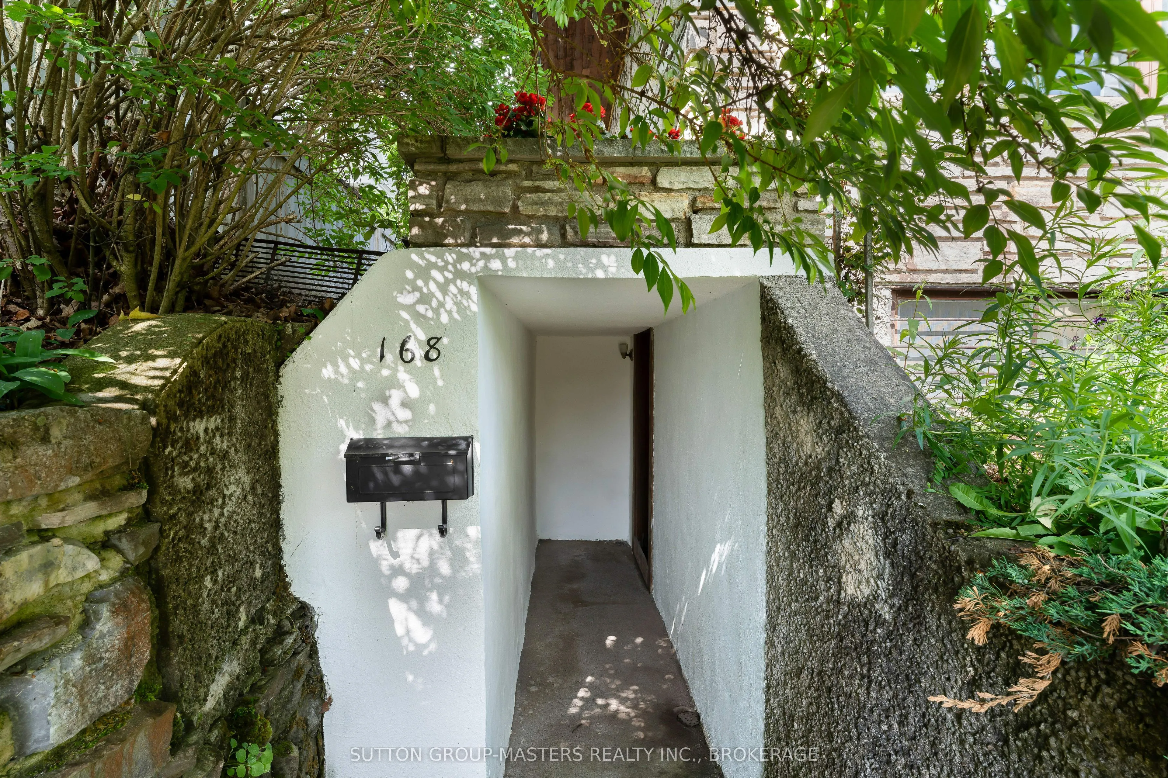 2 Churchill Street