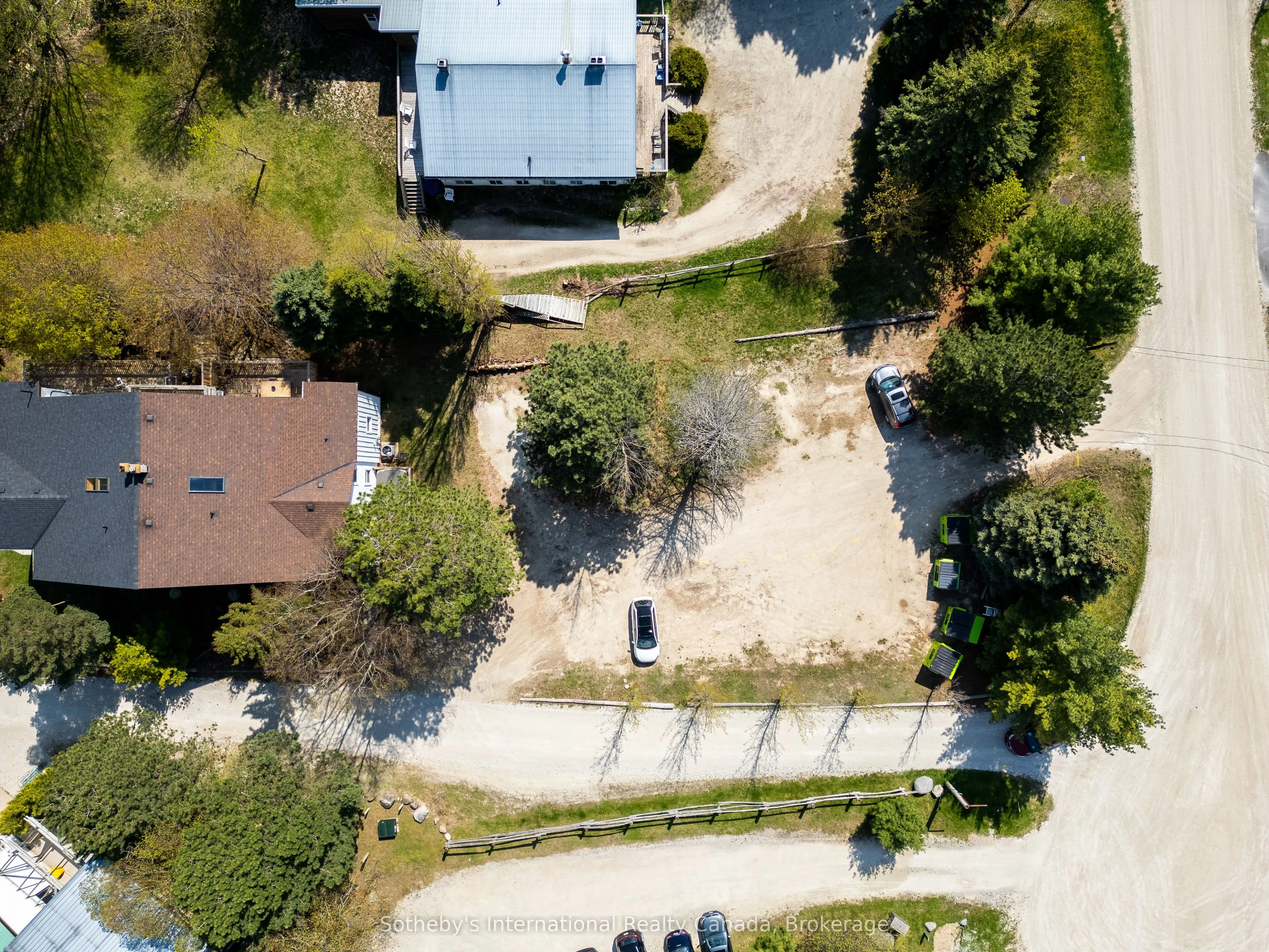 210 ARLBERG Crescent