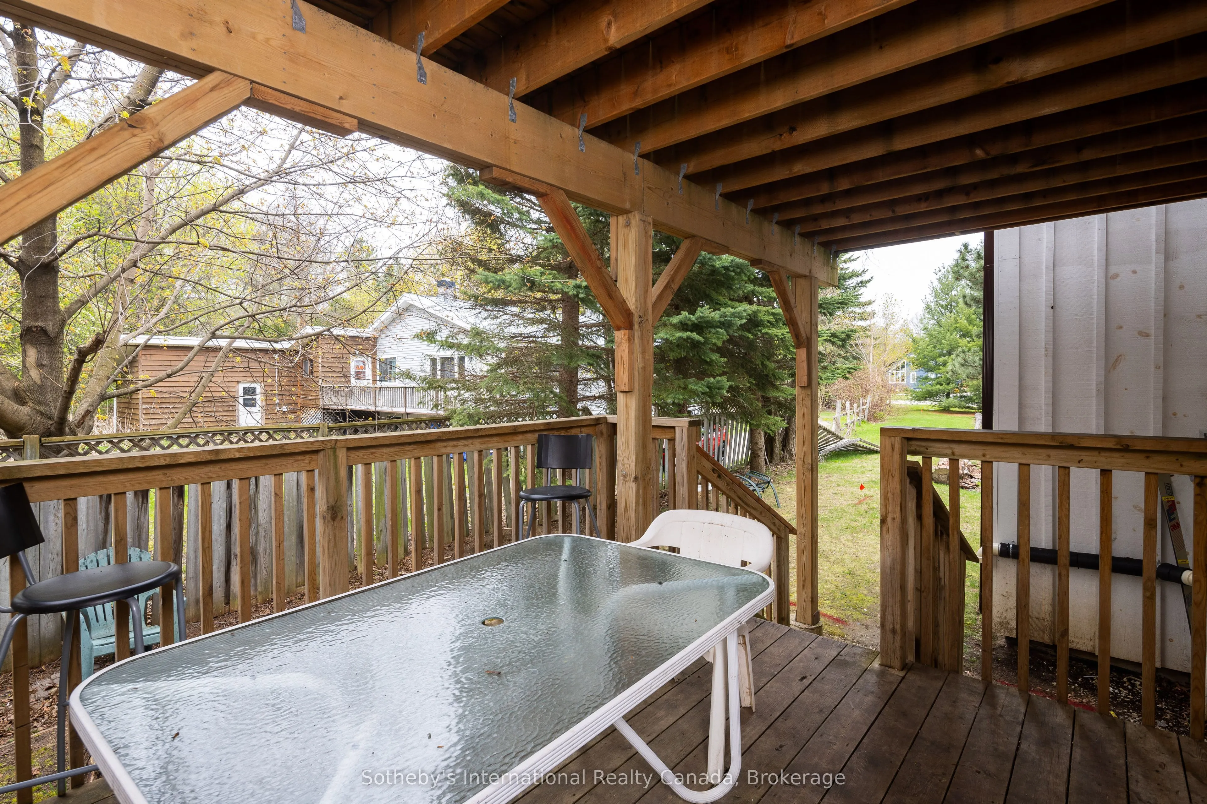 210 ARLBERG Crescent