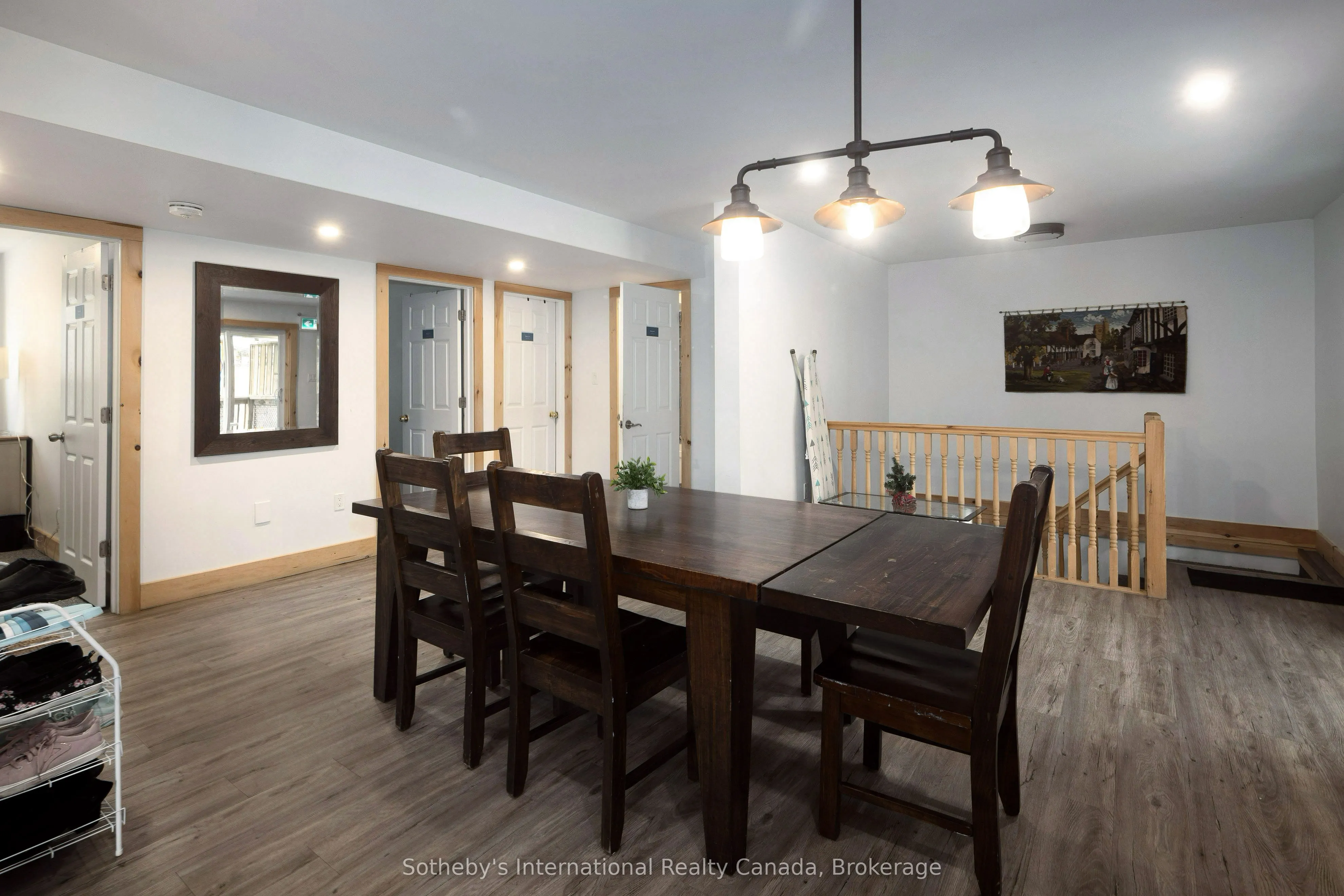 210 ARLBERG Crescent