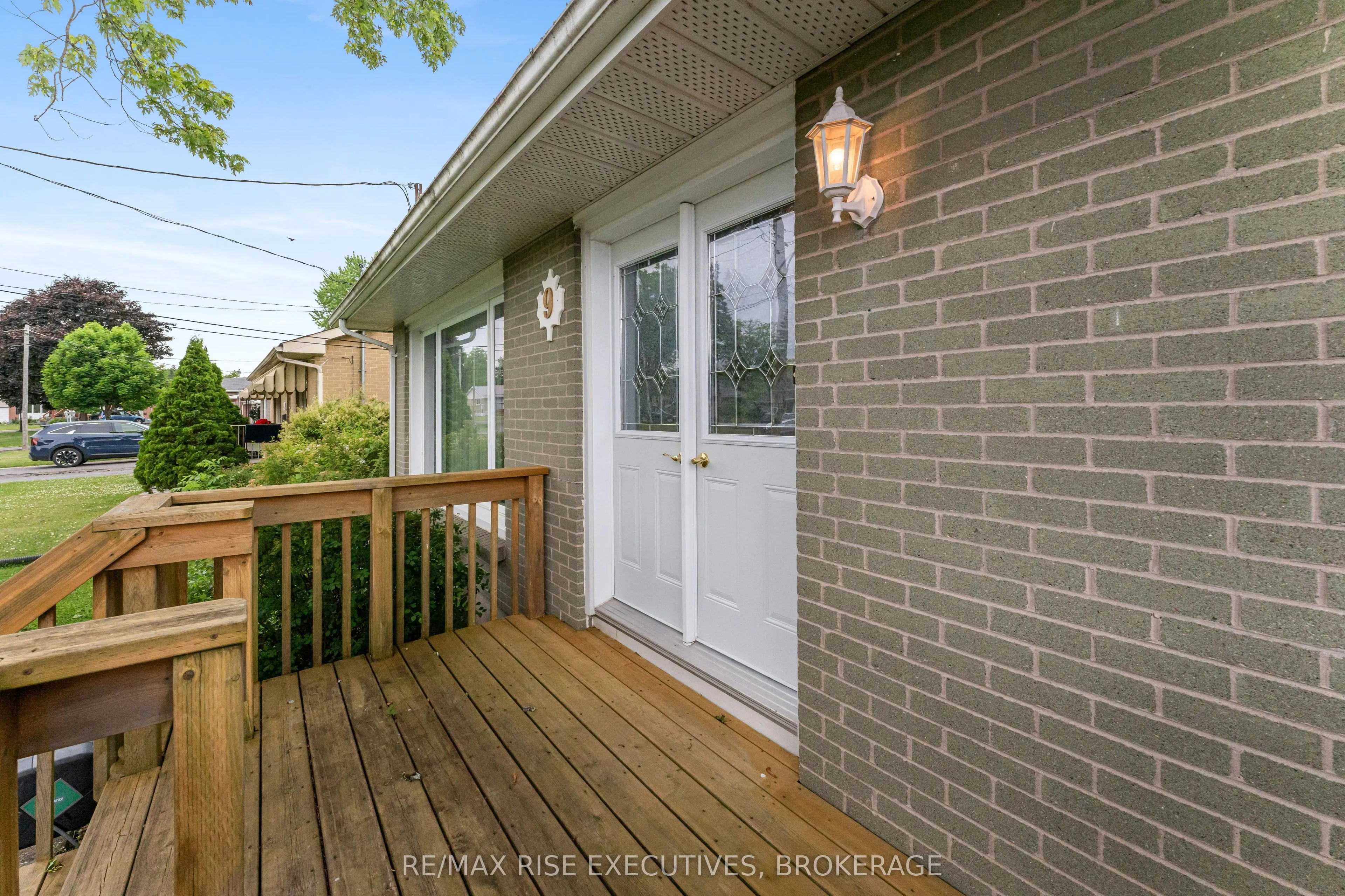 9 Henry Crescent