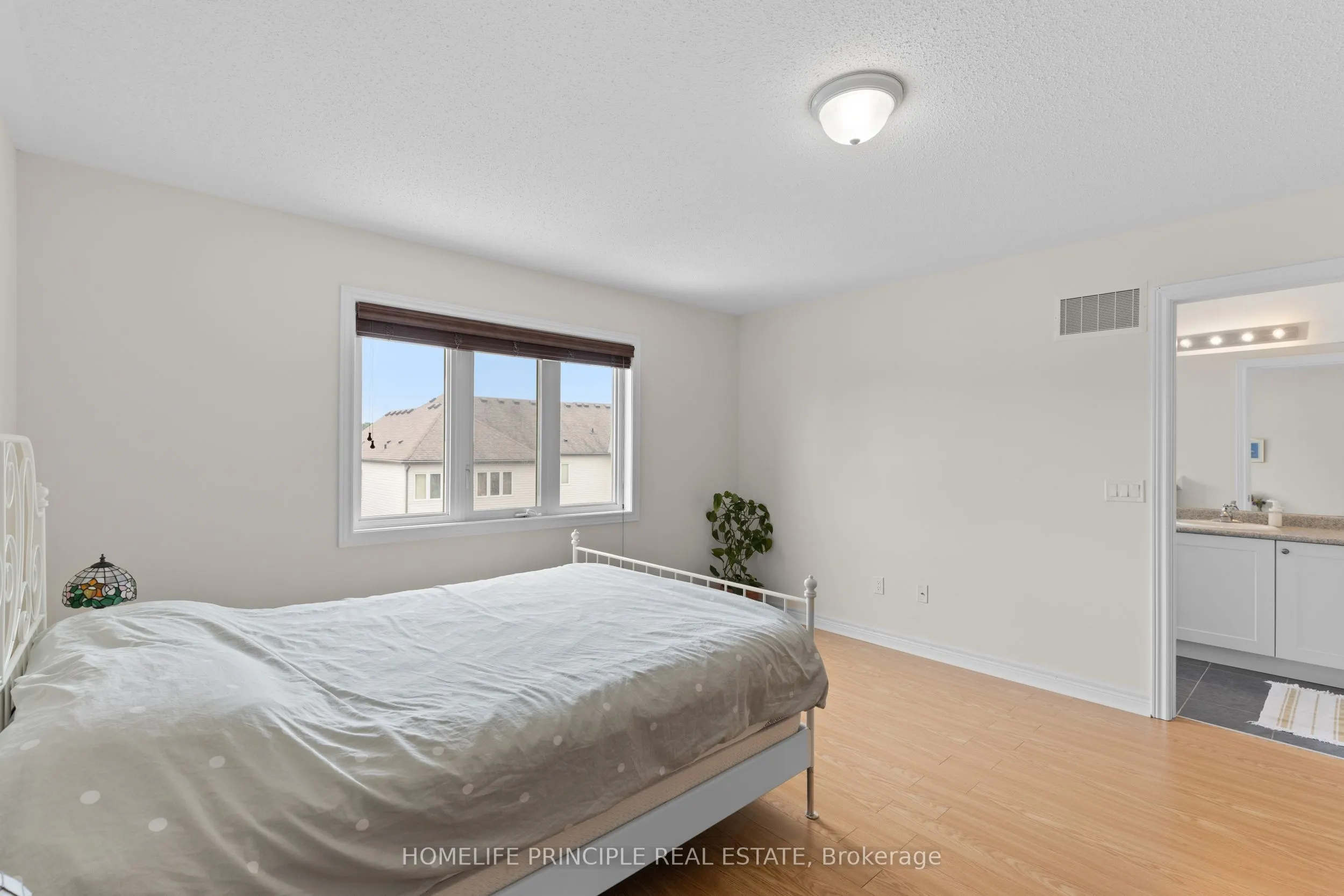877 Cook Crescent
