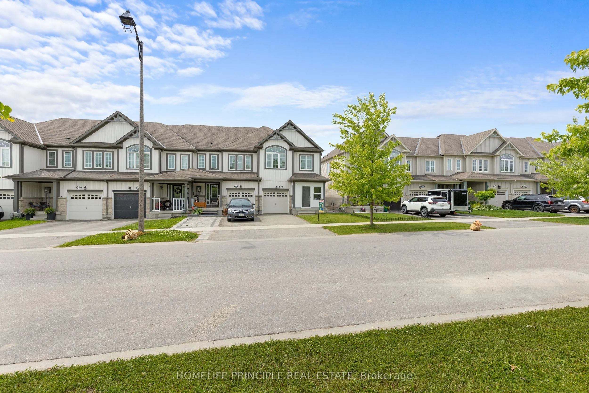 877 Cook Crescent