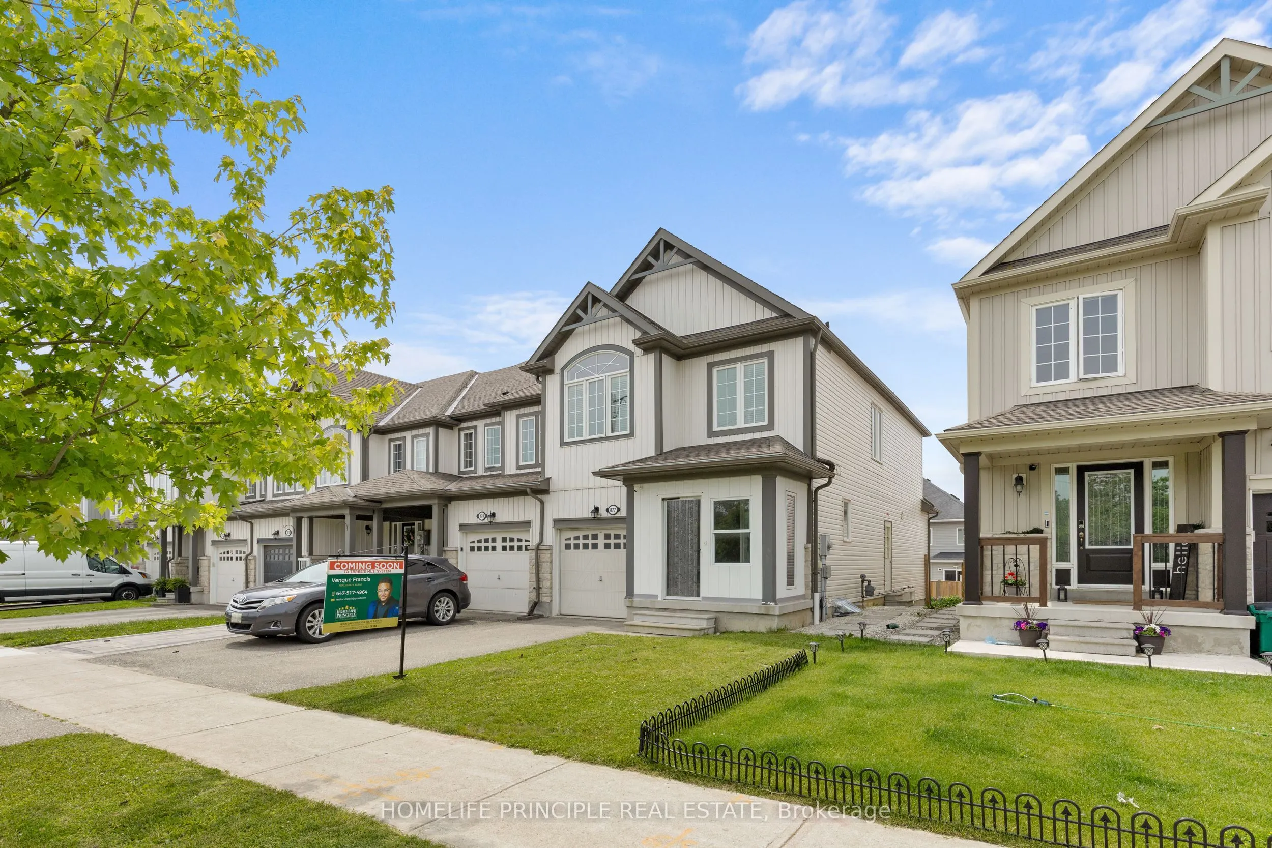 877 Cook Crescent