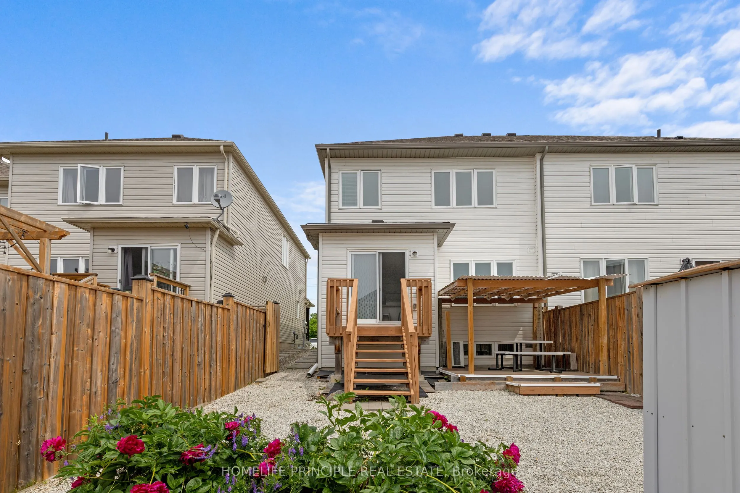 877 Cook Crescent