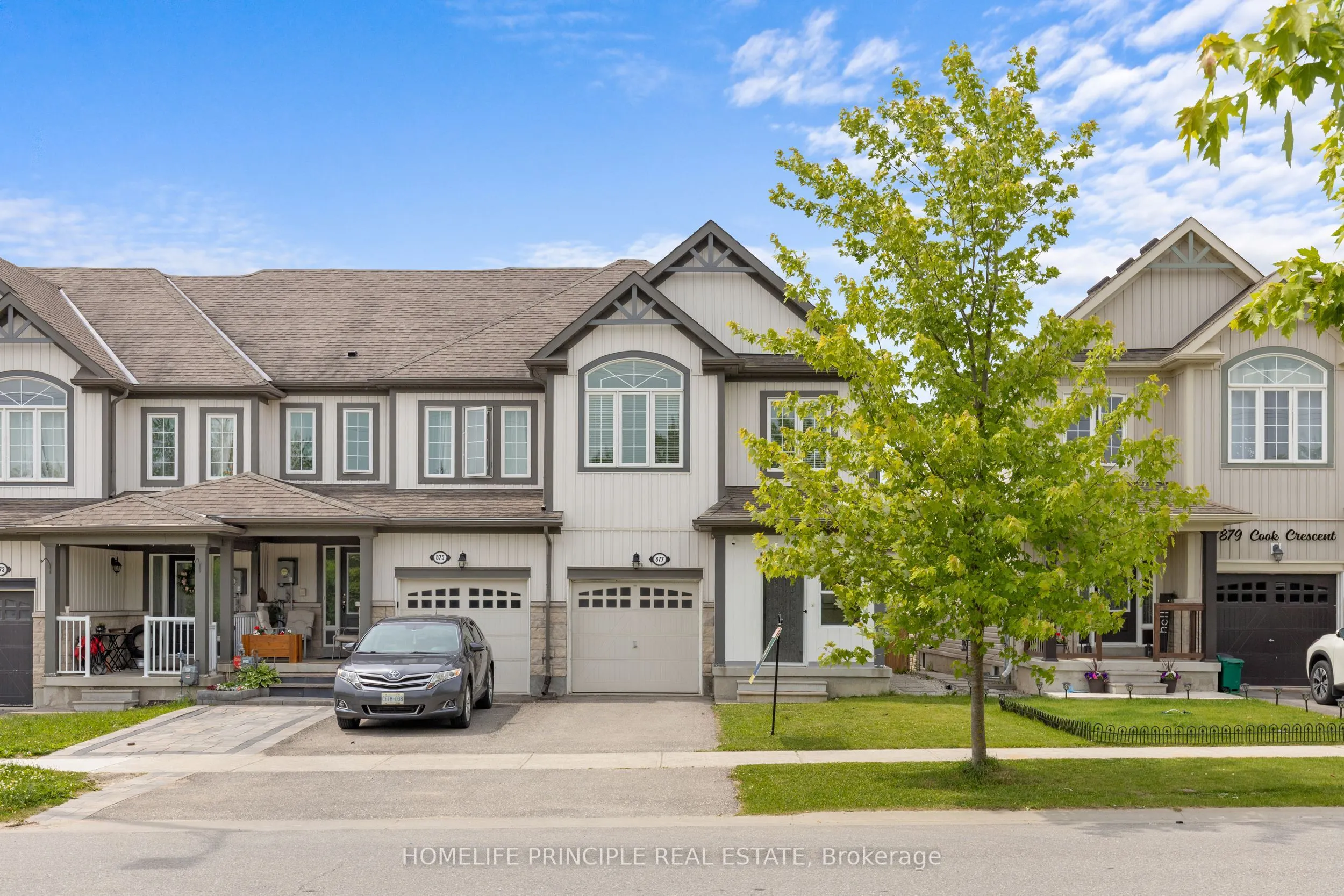 877 Cook Crescent