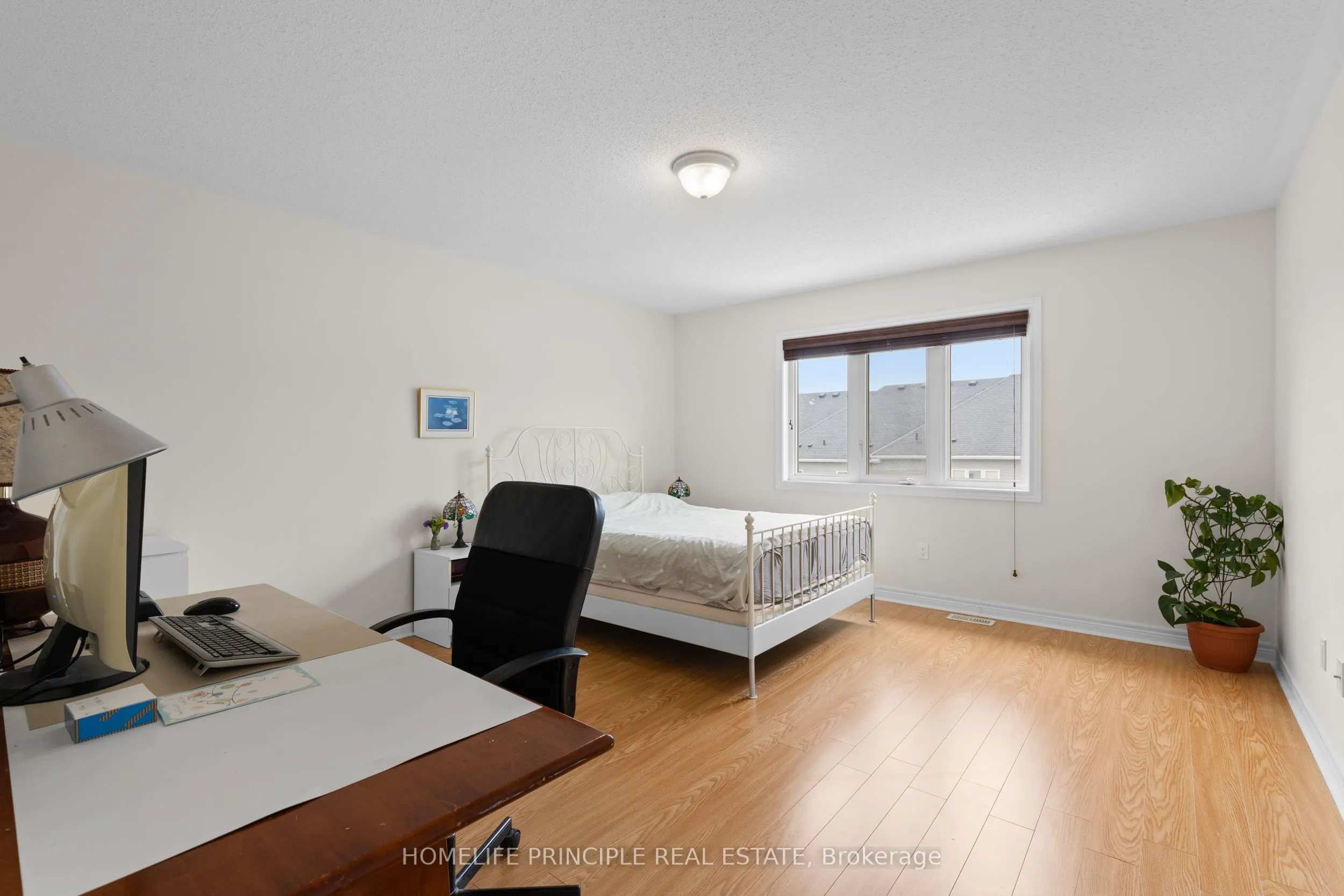 877 Cook Crescent