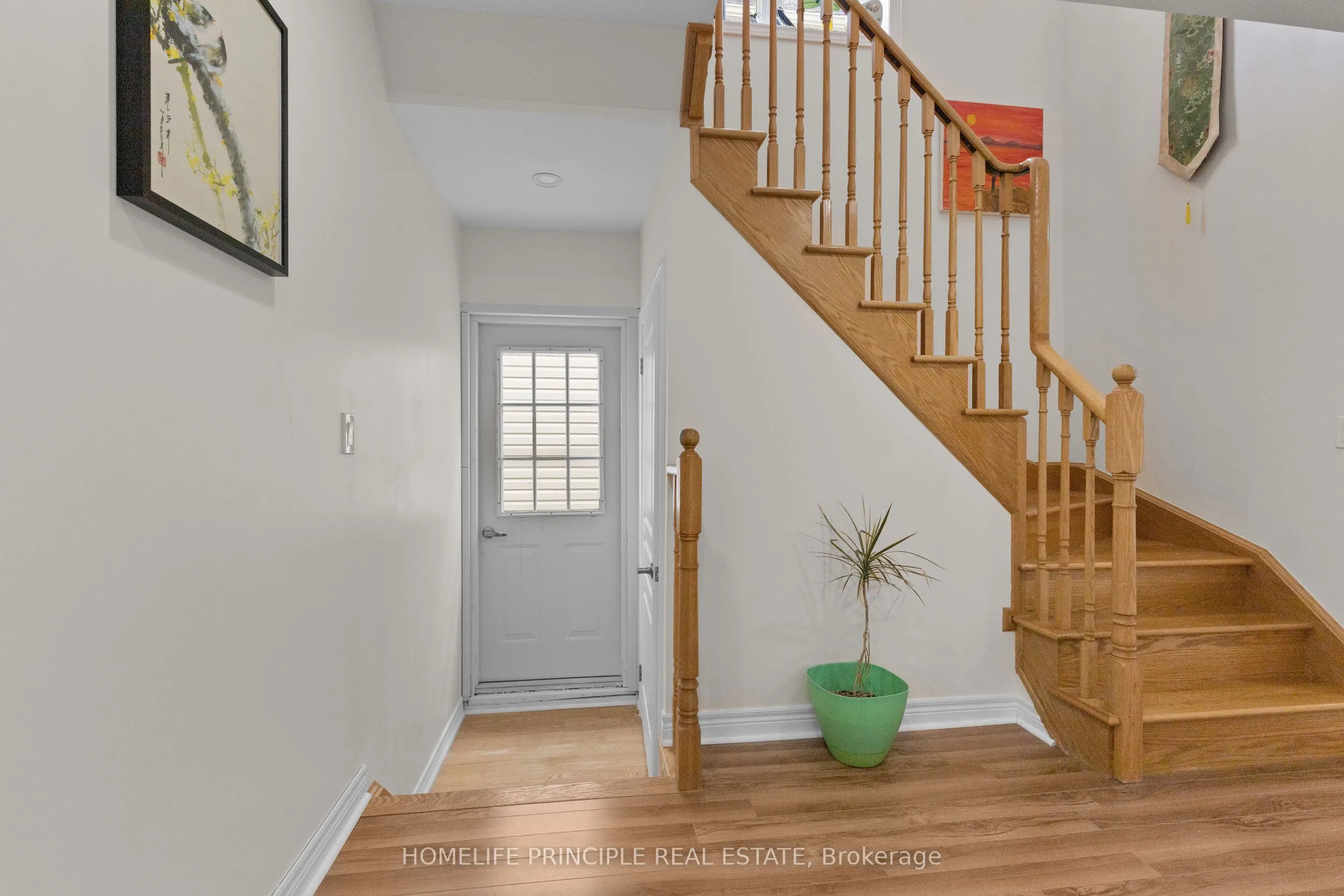 877 Cook Crescent